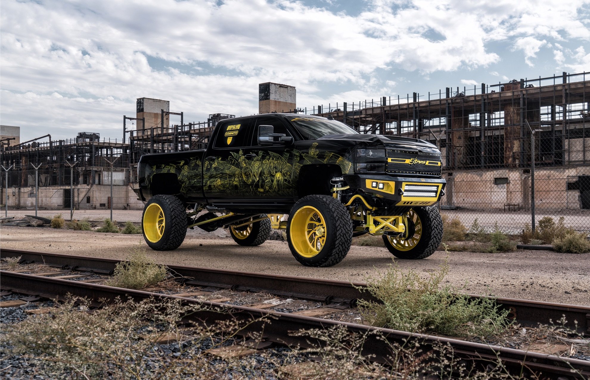 Chevy Silverado 2500 with awesome custom paint job - Photo by Dale Martin (LFTD & LVLD Magazine)