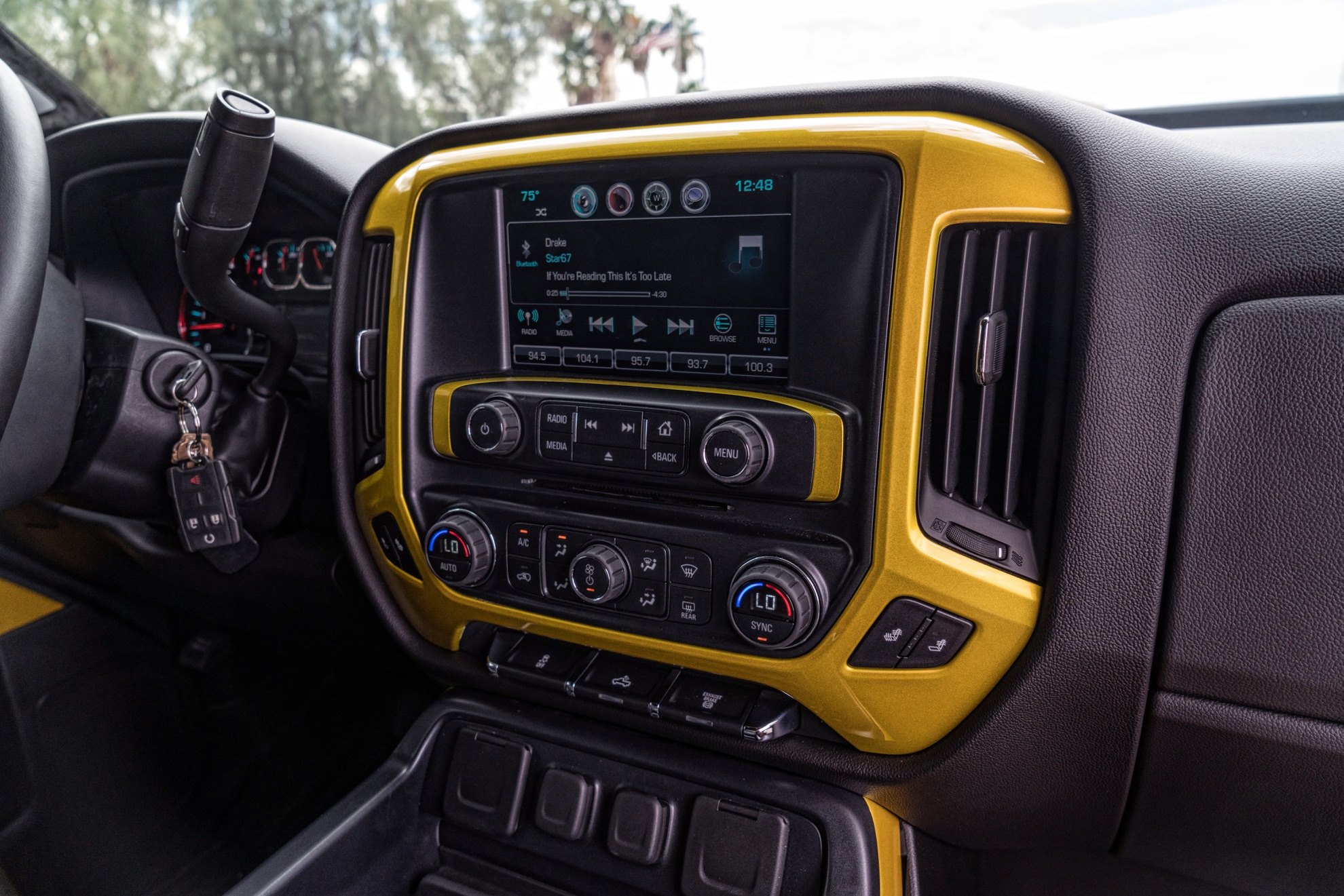 Chevy Silverado with gold center console - Photo by Dale Martin (LFTD & LVLD Magazine)