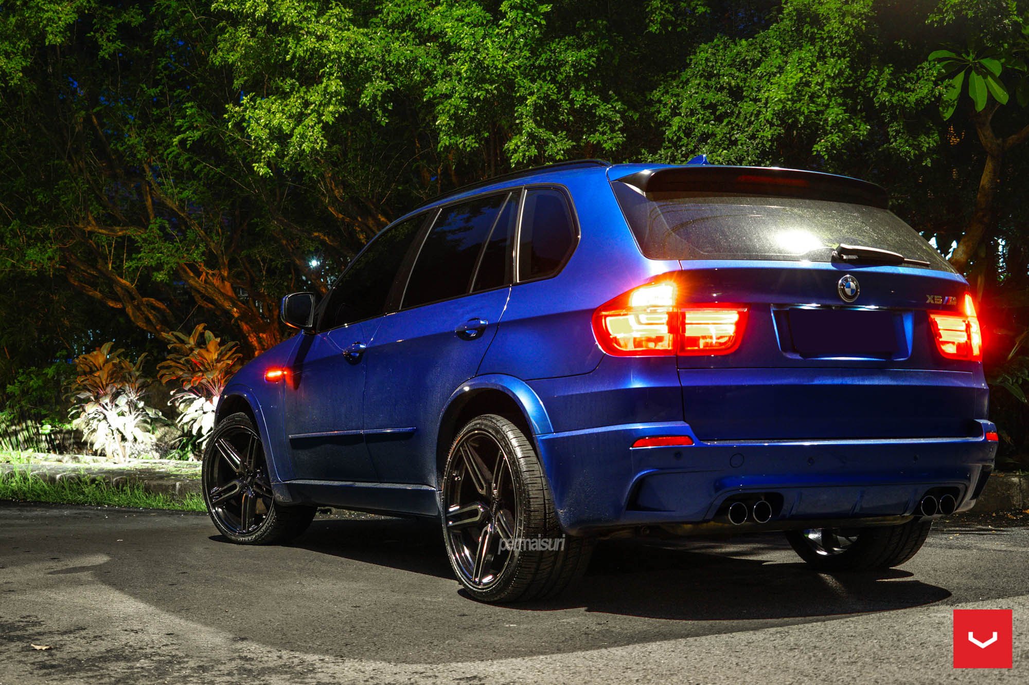 Blue BMW X5 with Custom Rear Diffuser - Photo by Vossen