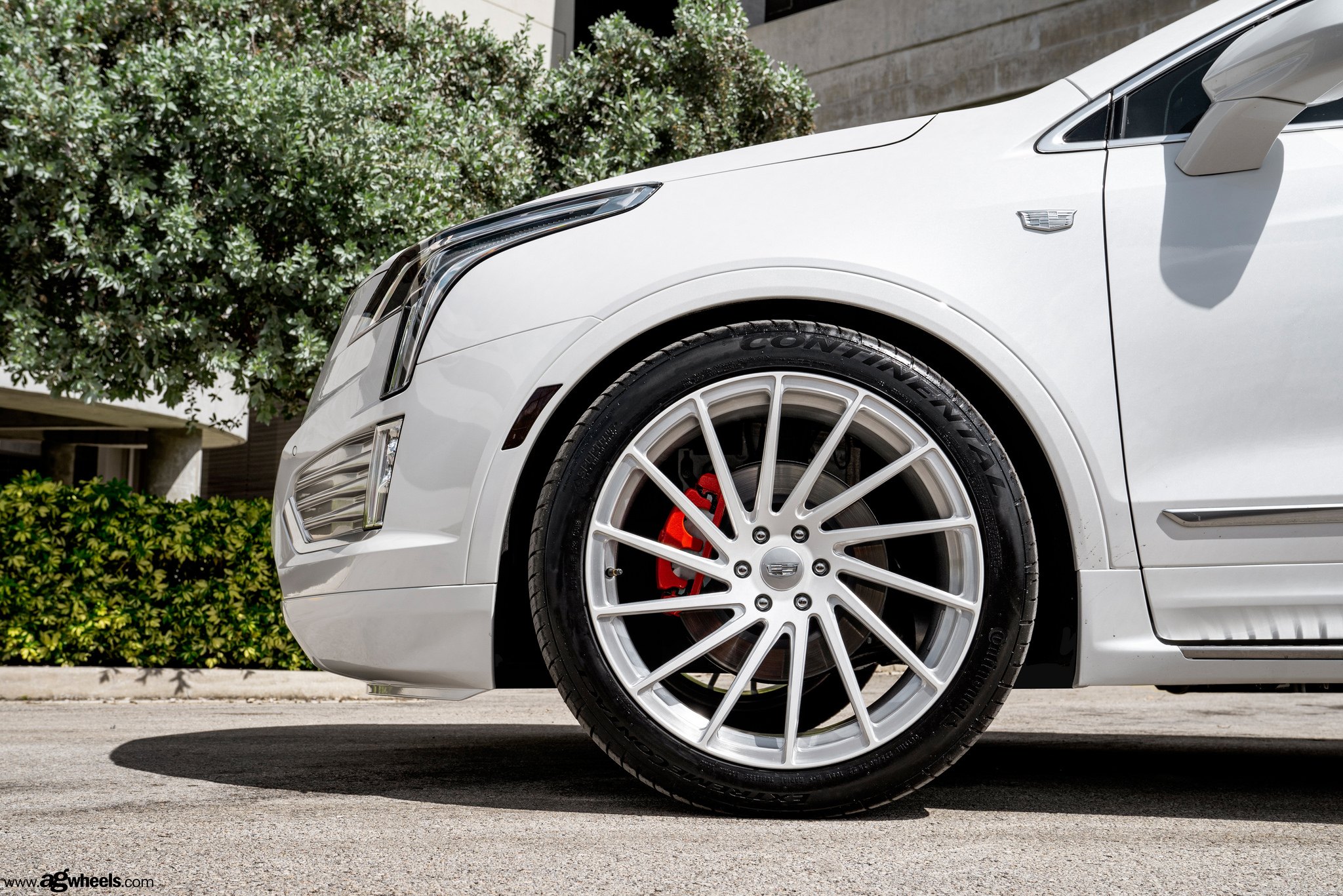 Avant Garde Wheels on White Cadillac XT5 - Photo by Avant Garde Wheels