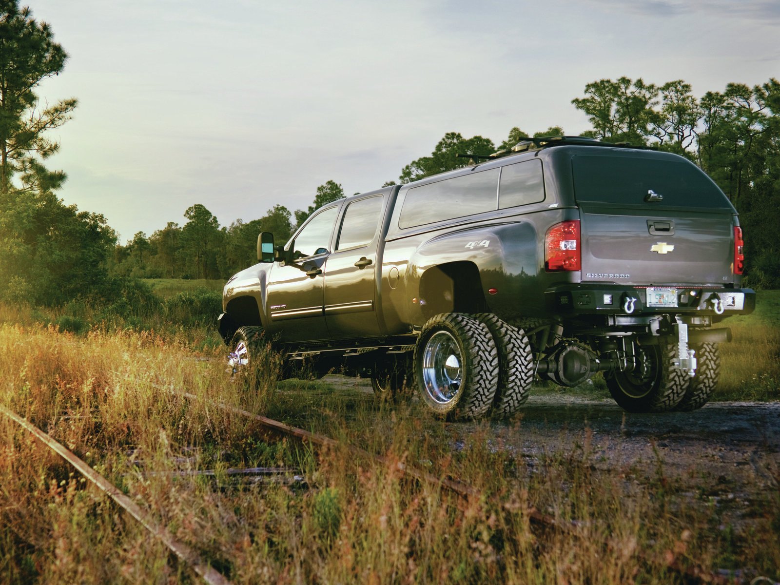 Chevy Silverado HD With a Drop Hitch - Photo by American Force