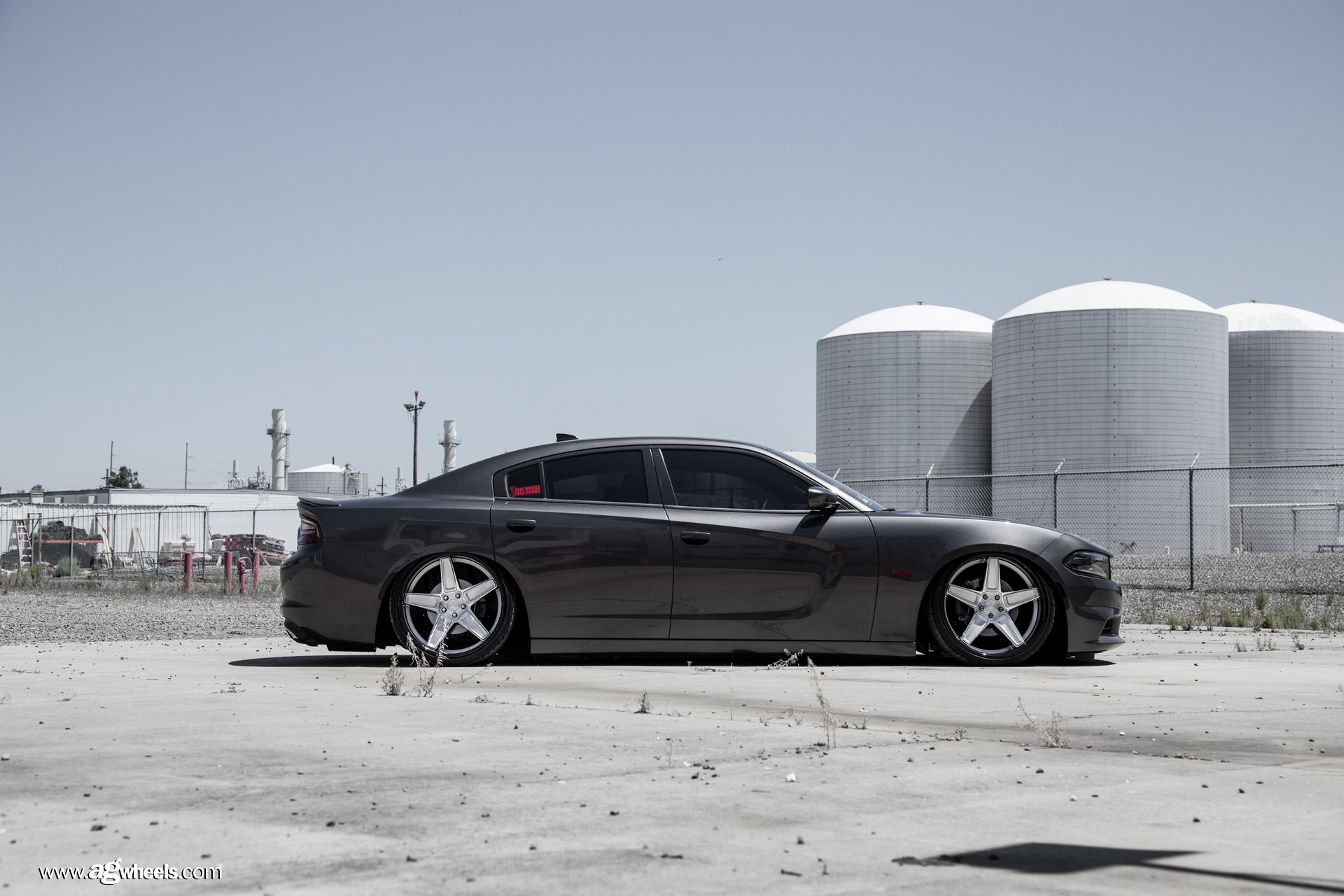 Aftermarket Side Scoops on Gray Dodge Charger Hemi - Photo by Avant Garde Wheels
