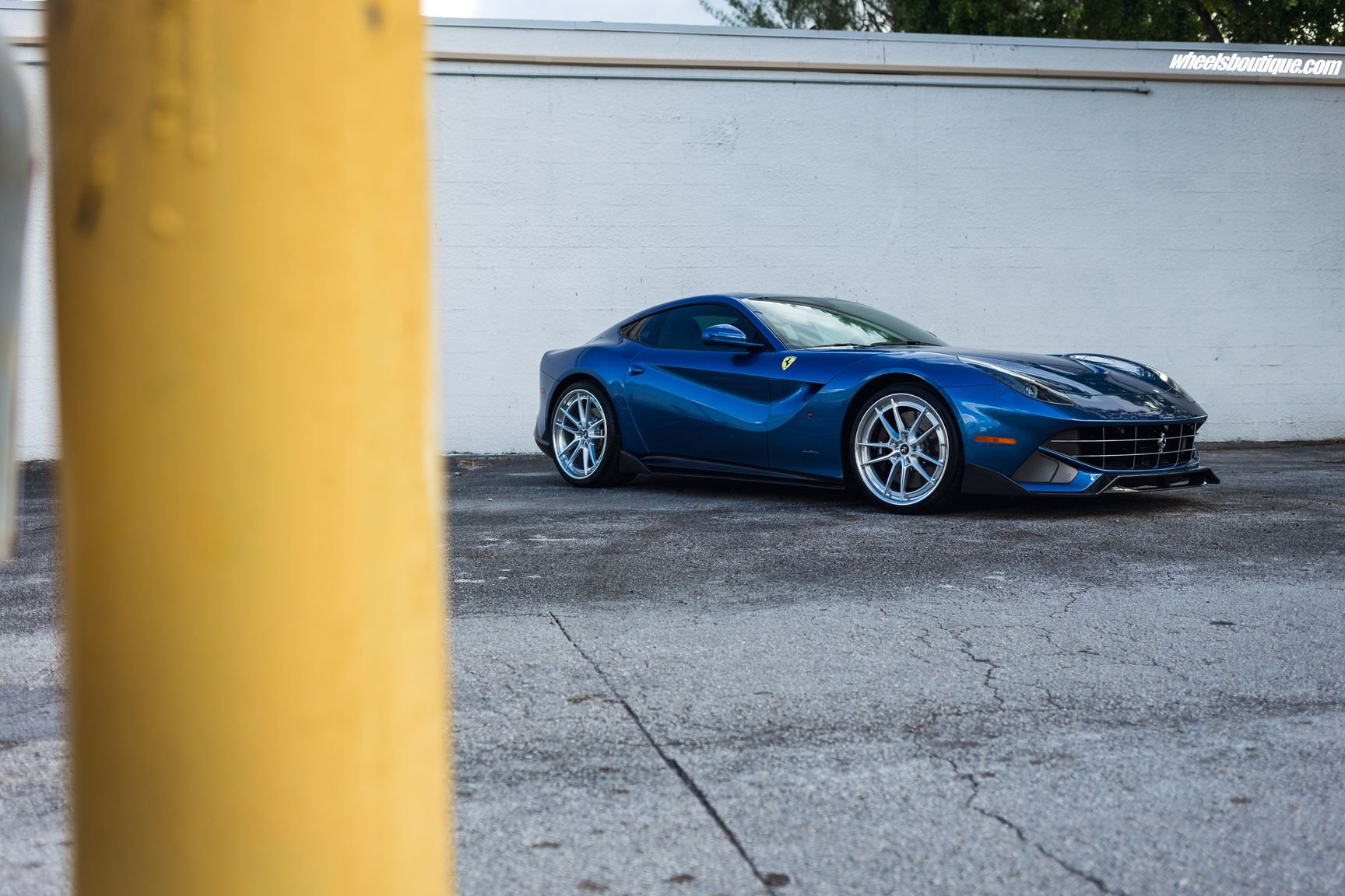 Chrome Anrky Wheels on Blue Ferrari F12 - Photo by Anrky Wheels
