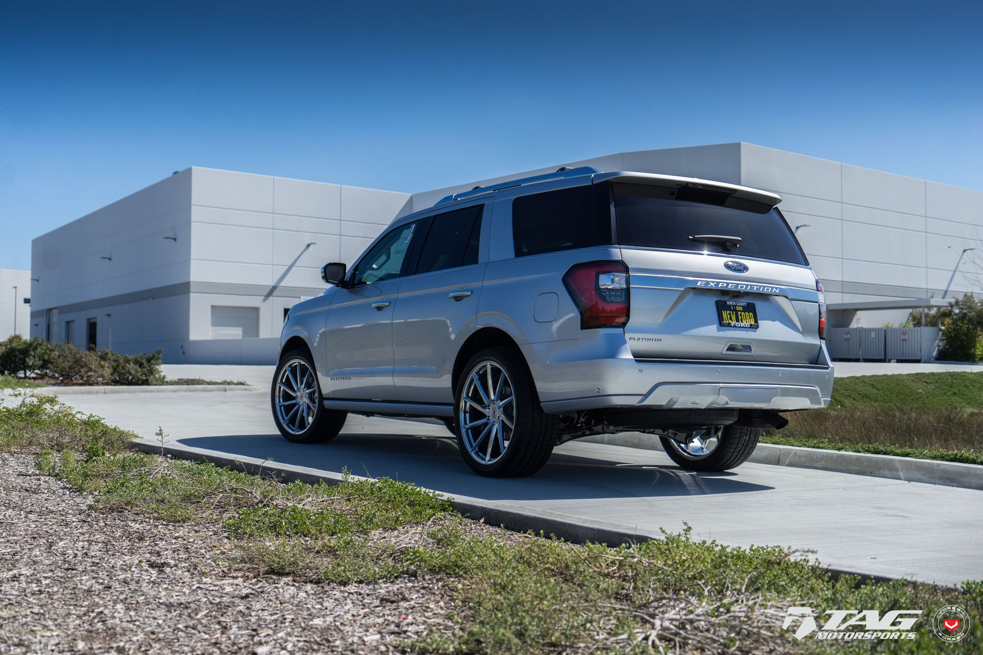 Custom Silver Ford Expedition Roofline Spoiler - Photo by Vossen