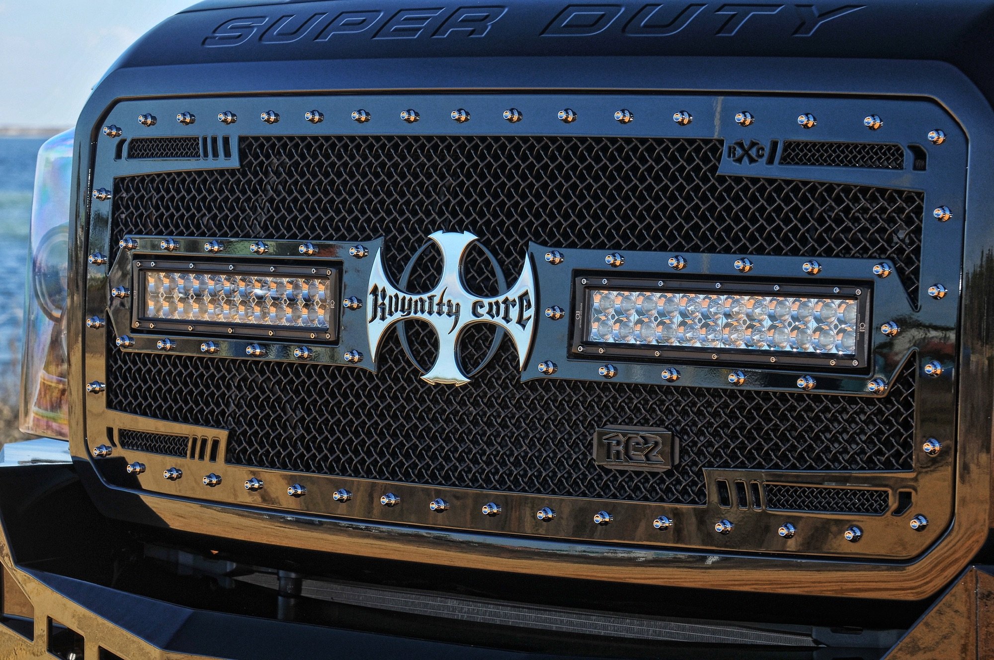 F250 Super Duty With Black Custom Mesh Grille And LED - Photo by Phil Gordon