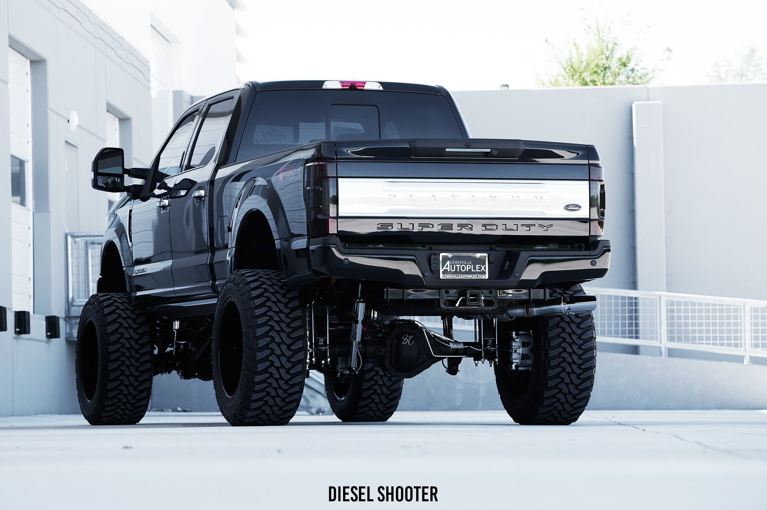 10 Inch Full Throttle Lift Kit on Ford Super Duty - Photo by Diesel Shooter