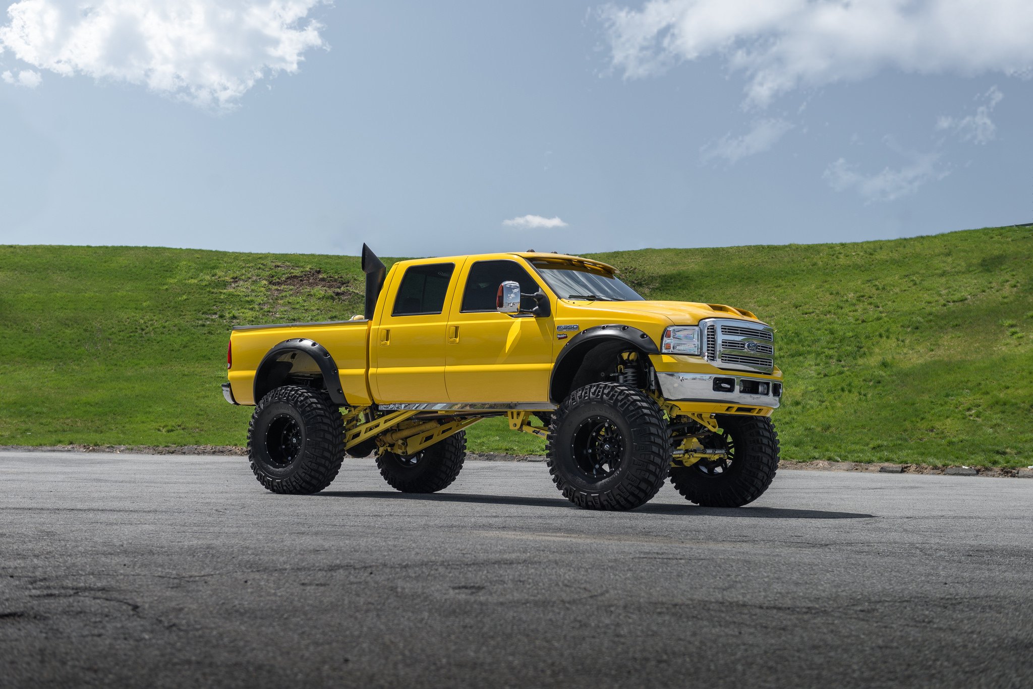 12 Inch Suspension Lift Kit on Yellow Ford F-250 - Photo by Fuel Offroad