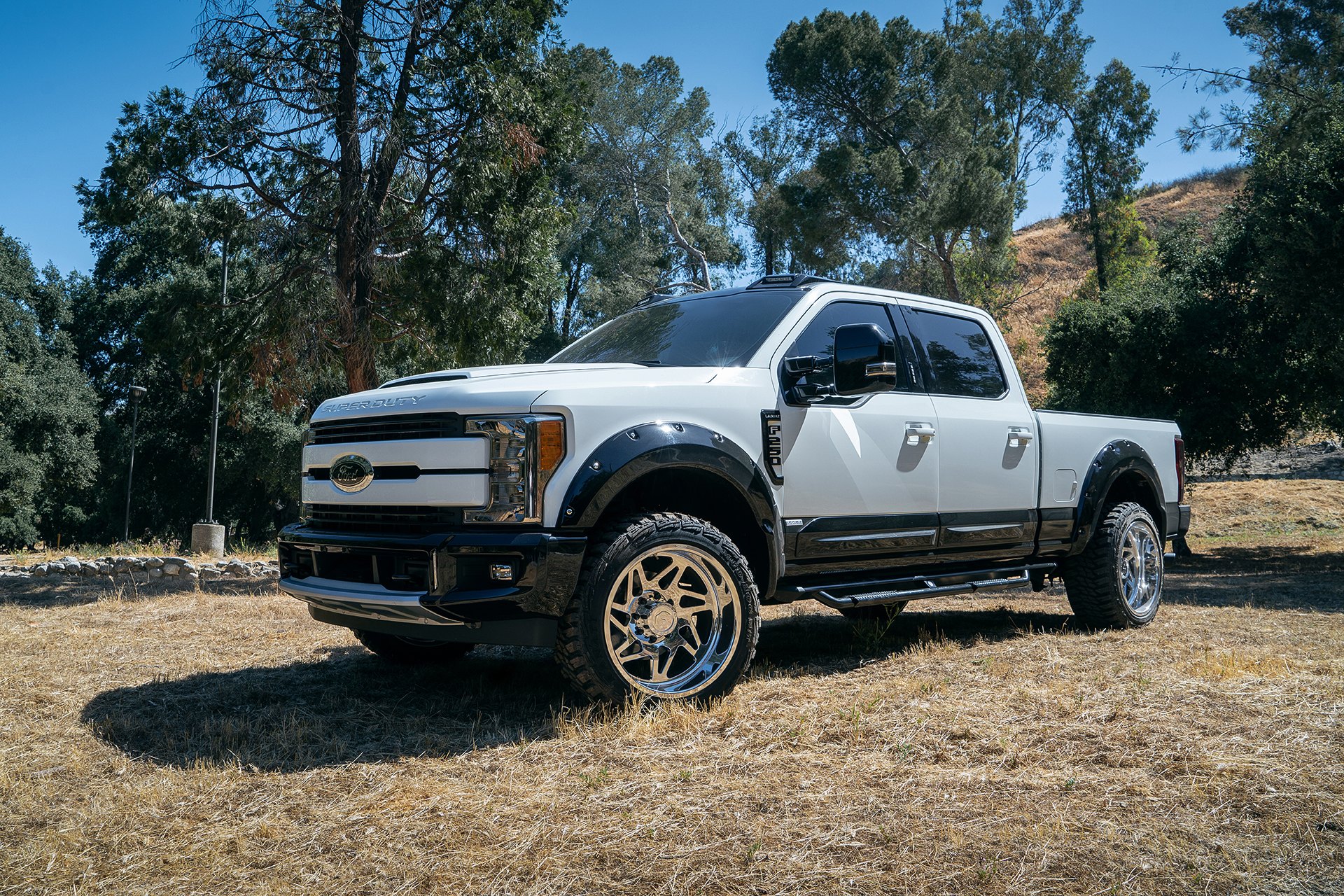 White Ford F-250 Super Duty with Aftermarket Side Steps - Photo by Forgiato
