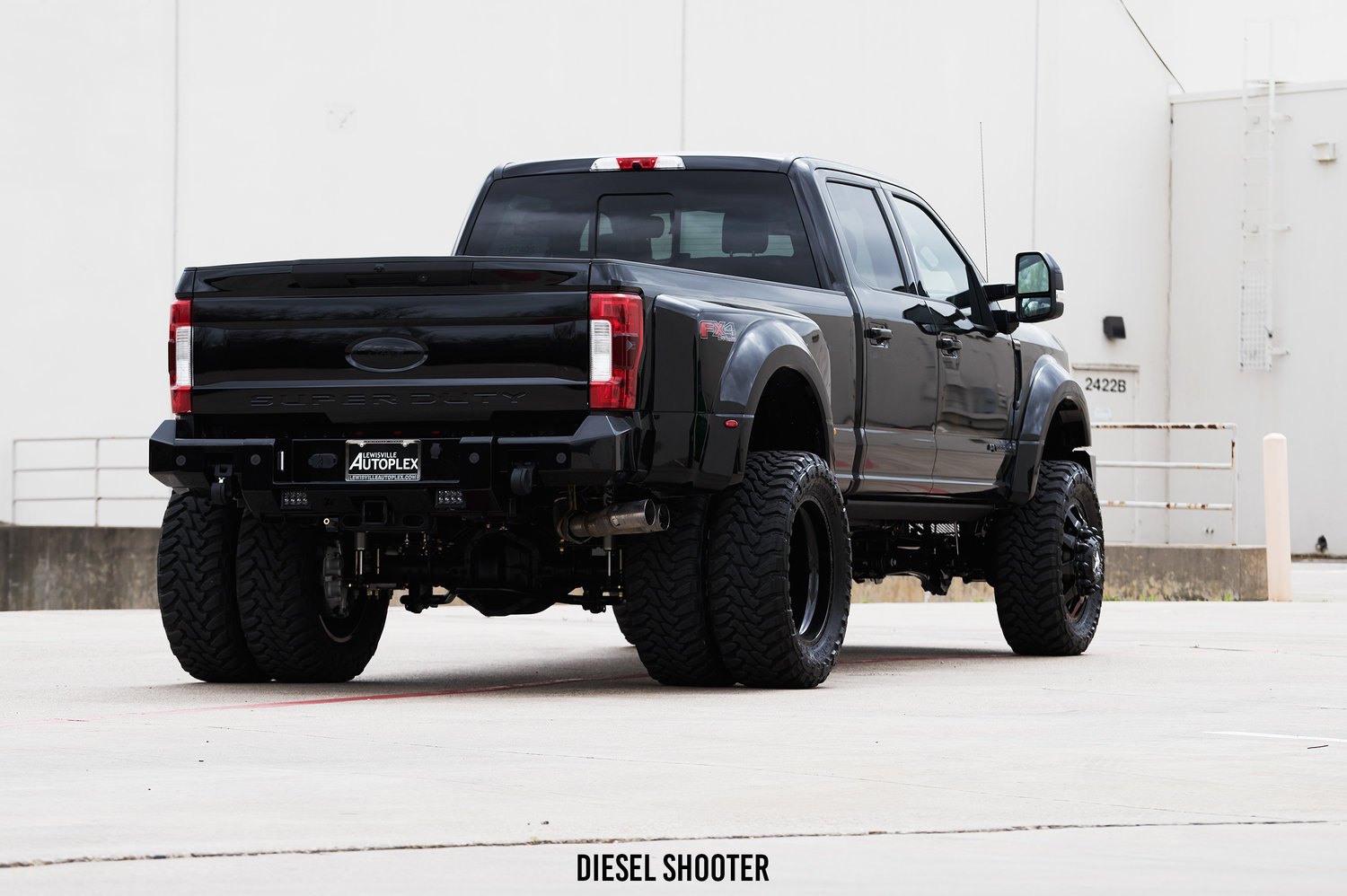 Lifted Ford Super Duty on Toyo Tires - Photo by Diesel Shooter
