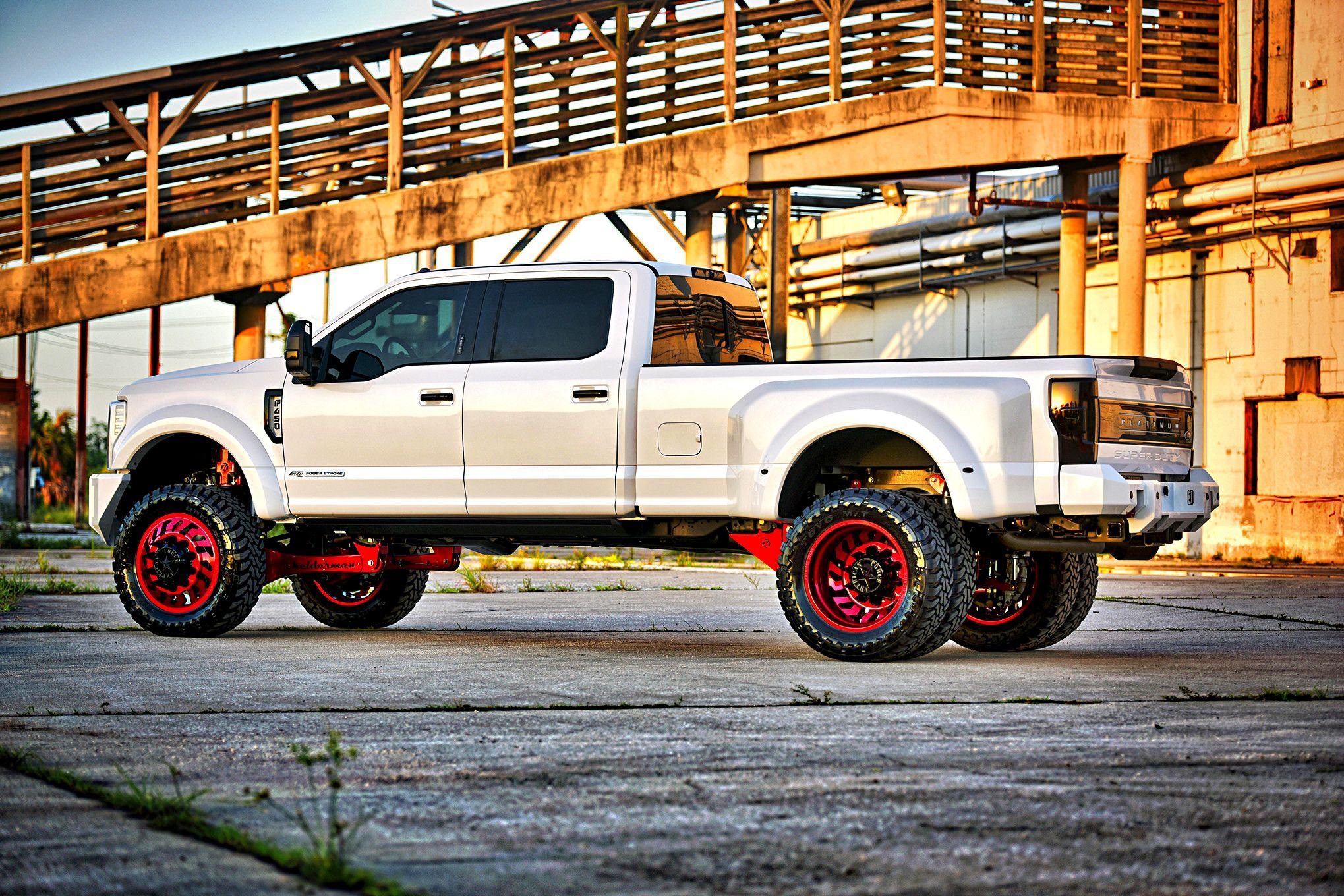 Aftermarket Running Boards on White Lifted Ford F-450 - Photo by Eddie Maloney