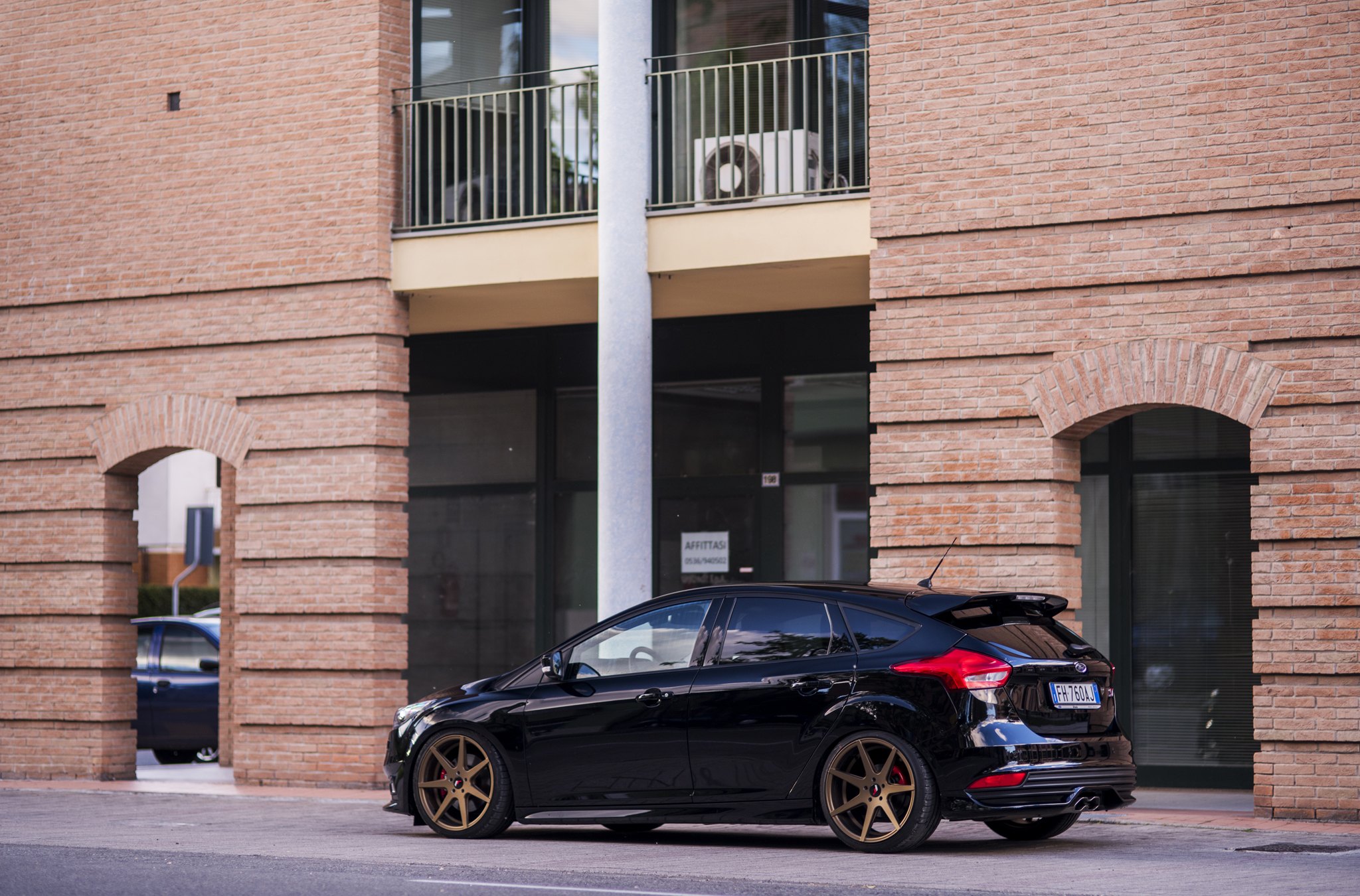 Black Ford Focus ST with Aftermarket Side Skirts - Photo by JR Wheels