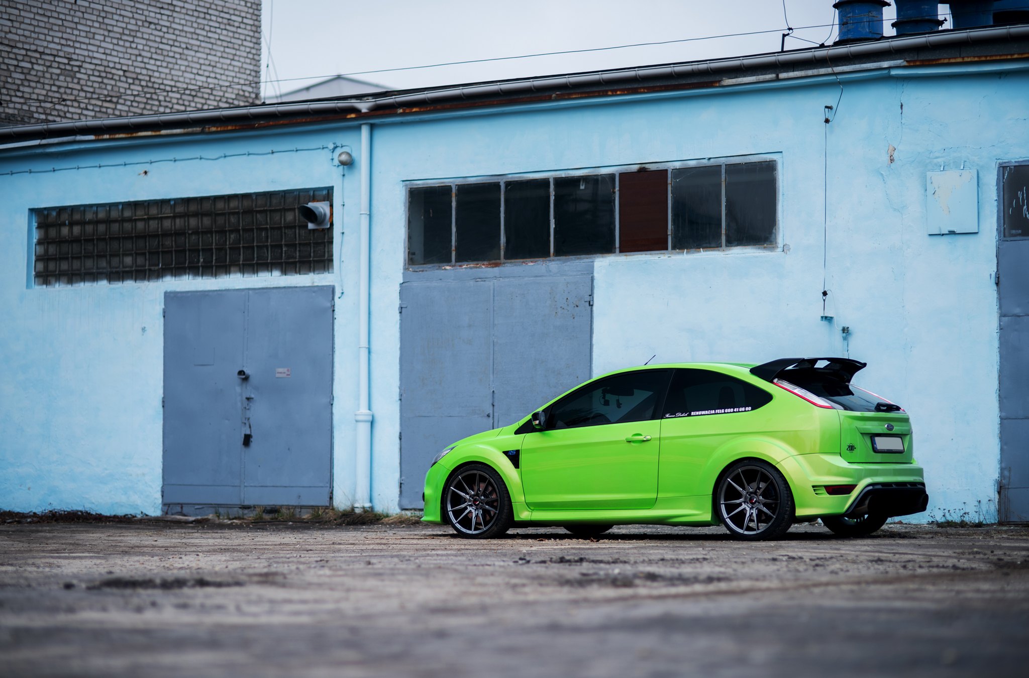 Green Ford Focus with Large Roofline Spoiler - Photo by JR Wheels