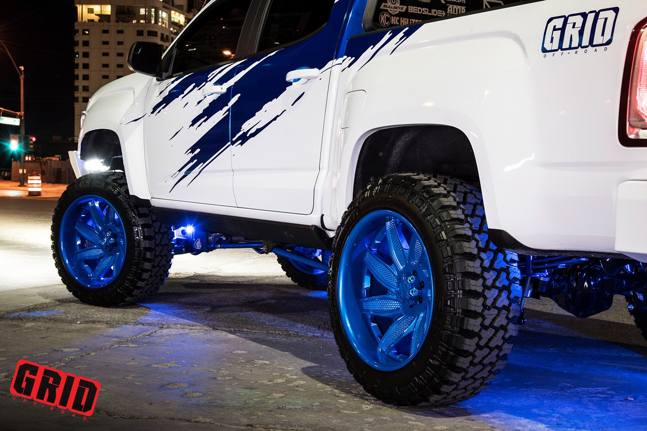 Blue Grid Off-Road Rims on White Lifted GMC Sierra - Photo by Grid Off-Road