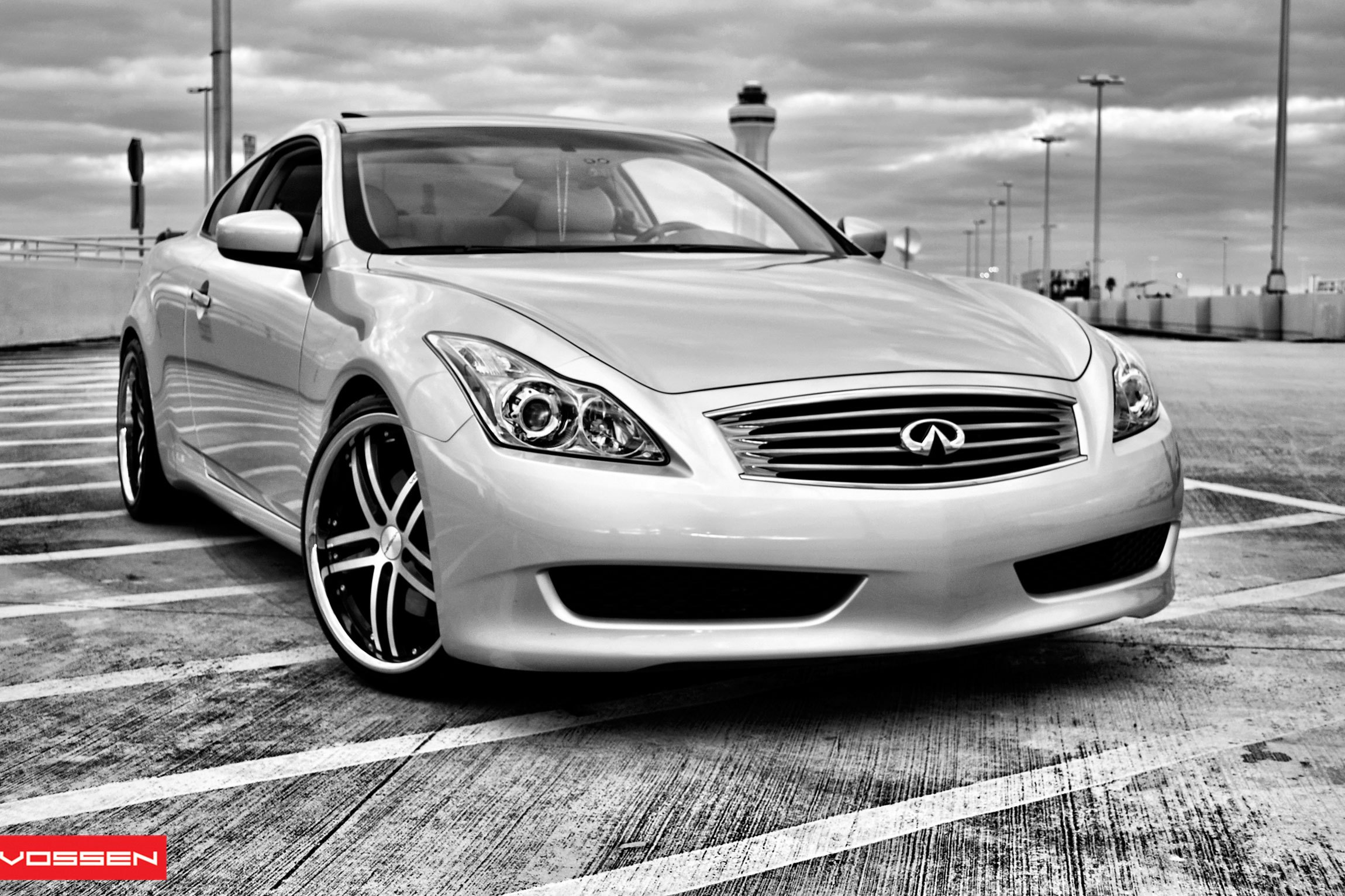Chrome Grille on Custom Silver Infiniti G37 - Photo by Vossen