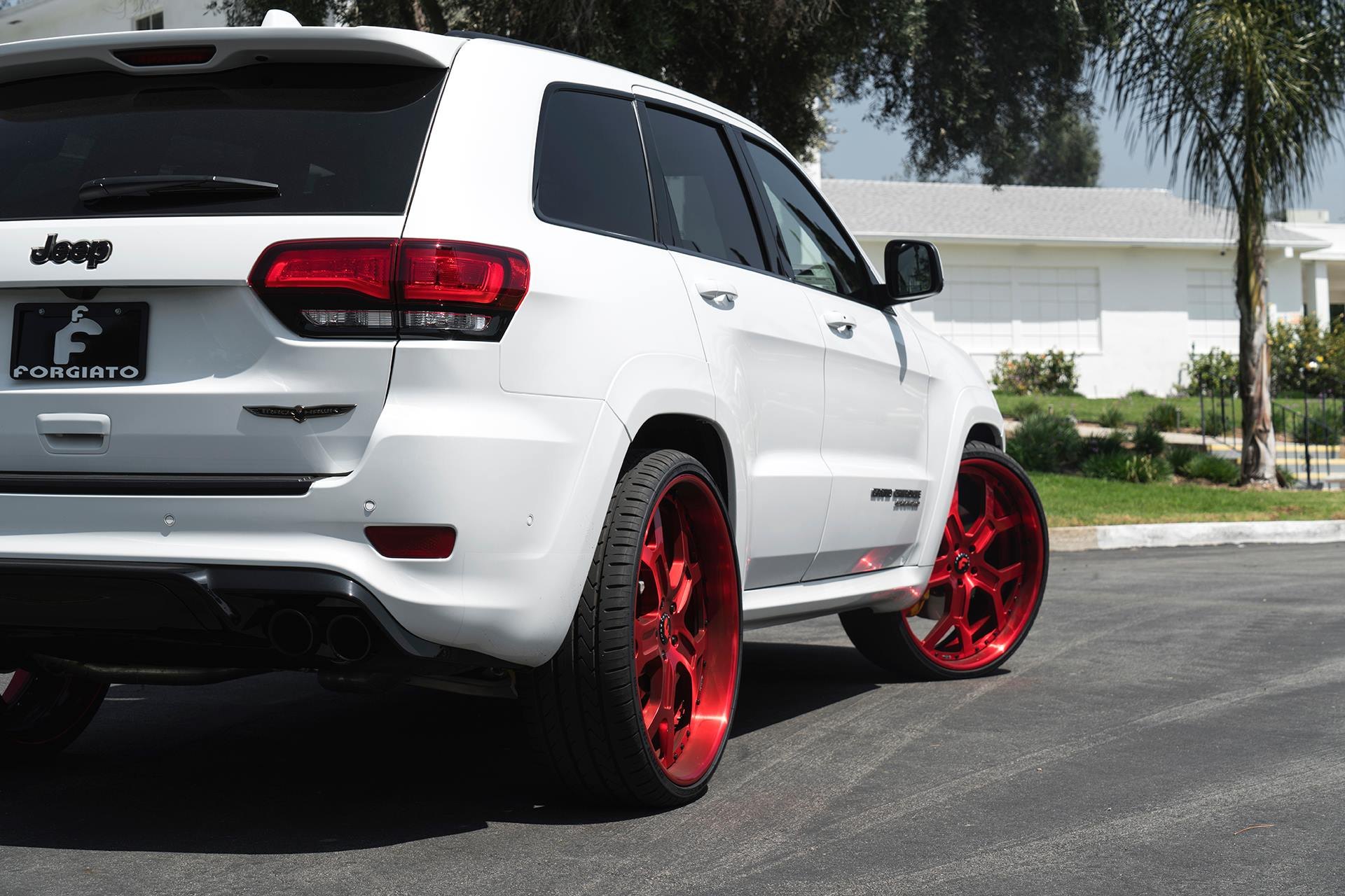 Aftermarket Rear Diffuser on White Jeep Grand Cherokee - Photo by Forgiato
