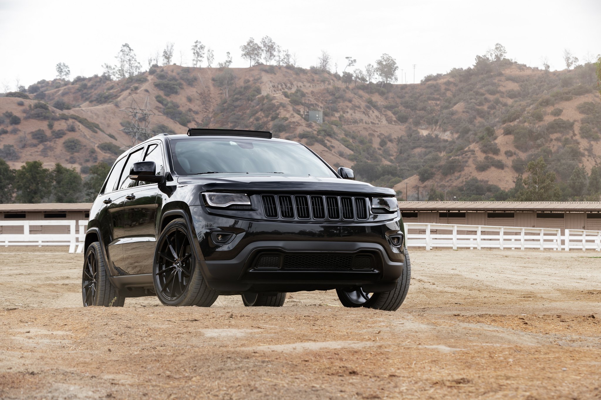 Custom Jeep Grand Cherokee with Blacked Out Grille - Photo by Vorsteiner