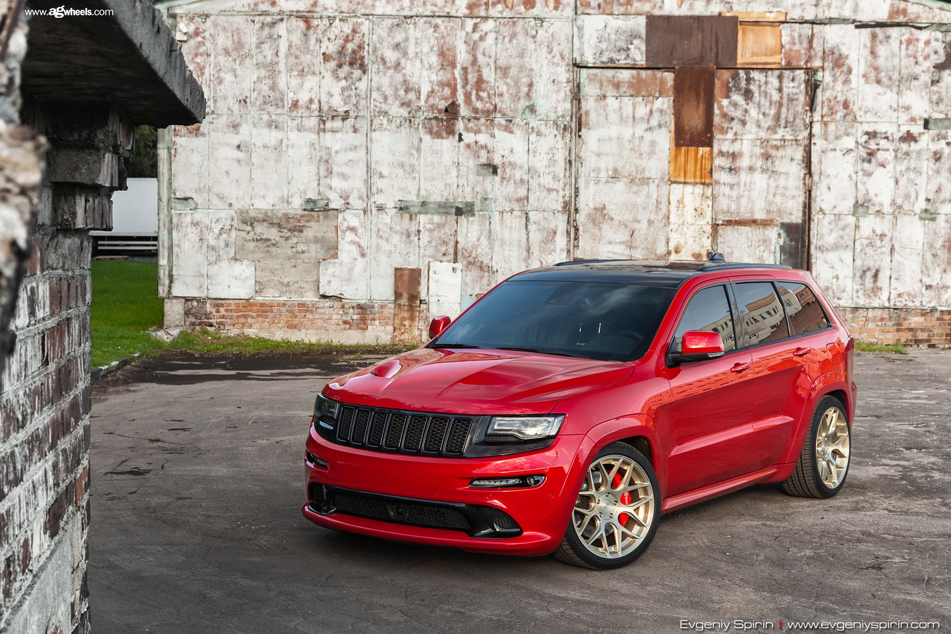 Red Grand Cherokee SRT8 on Gold Forged Rims - Photo by Avant Garde
