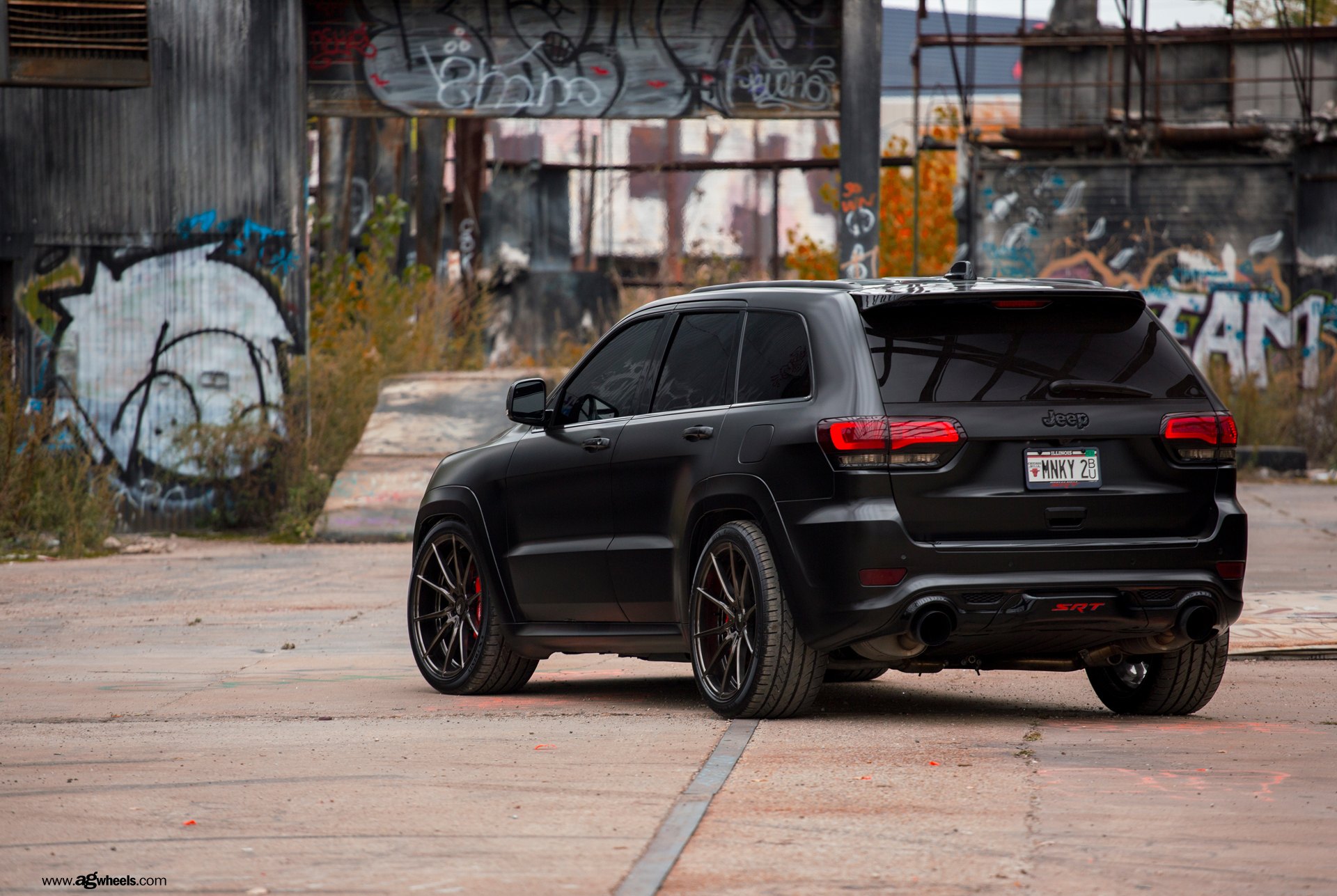 Black Jeep Grand Cherokee With Red brakes - Photo by Avant Garde