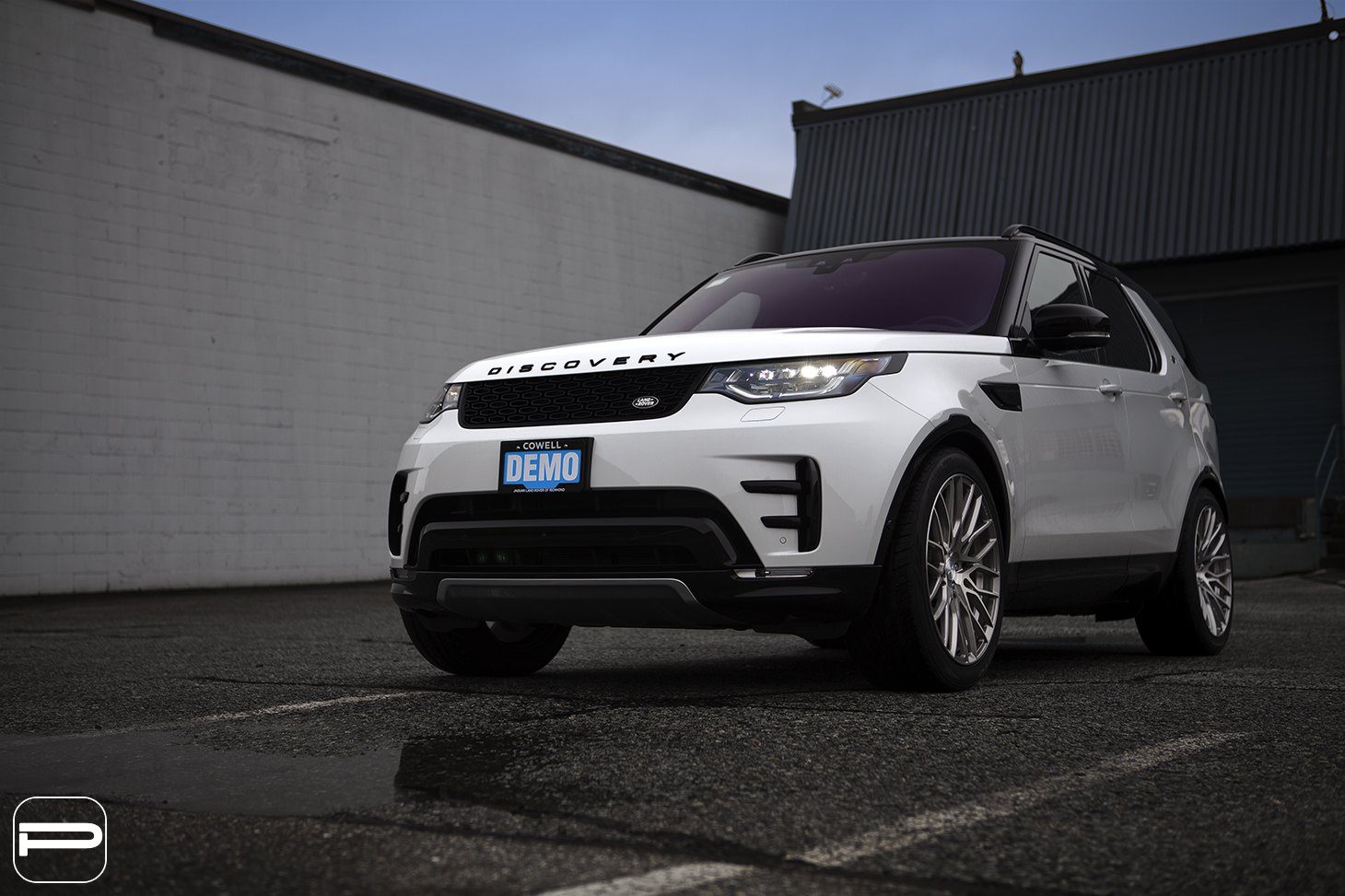 White Land Rover Discovery with Blacked Out Mesh Grille - Photo by PUR Wheels
