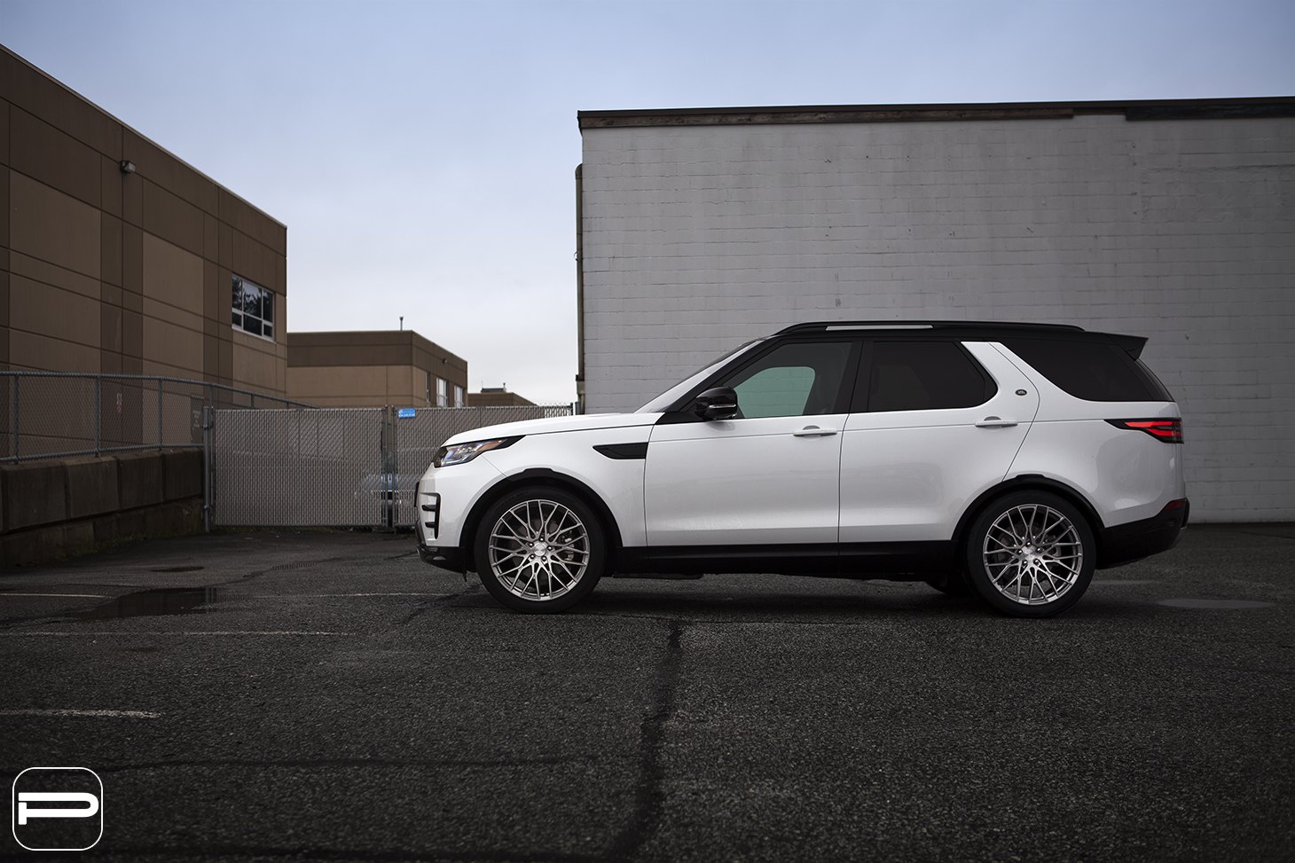 Custom White Land Rover Discovery Side Skirts - Photo by PUR Wheels