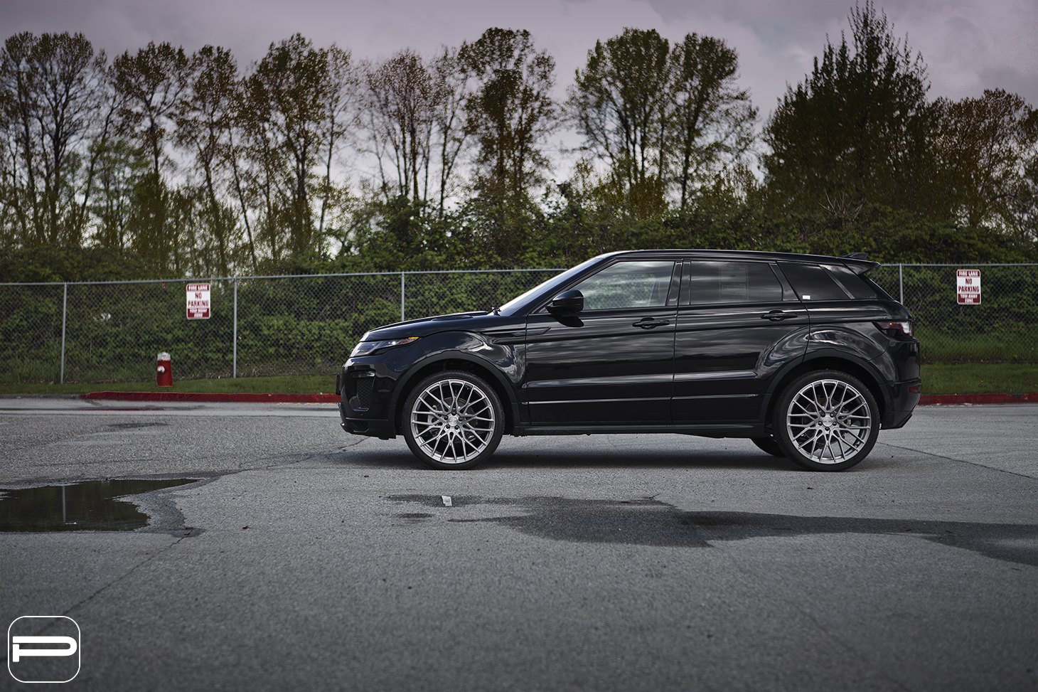 Chrome PUR Wheels on Black Range Rover Evoque - Photo by PUR Wheels