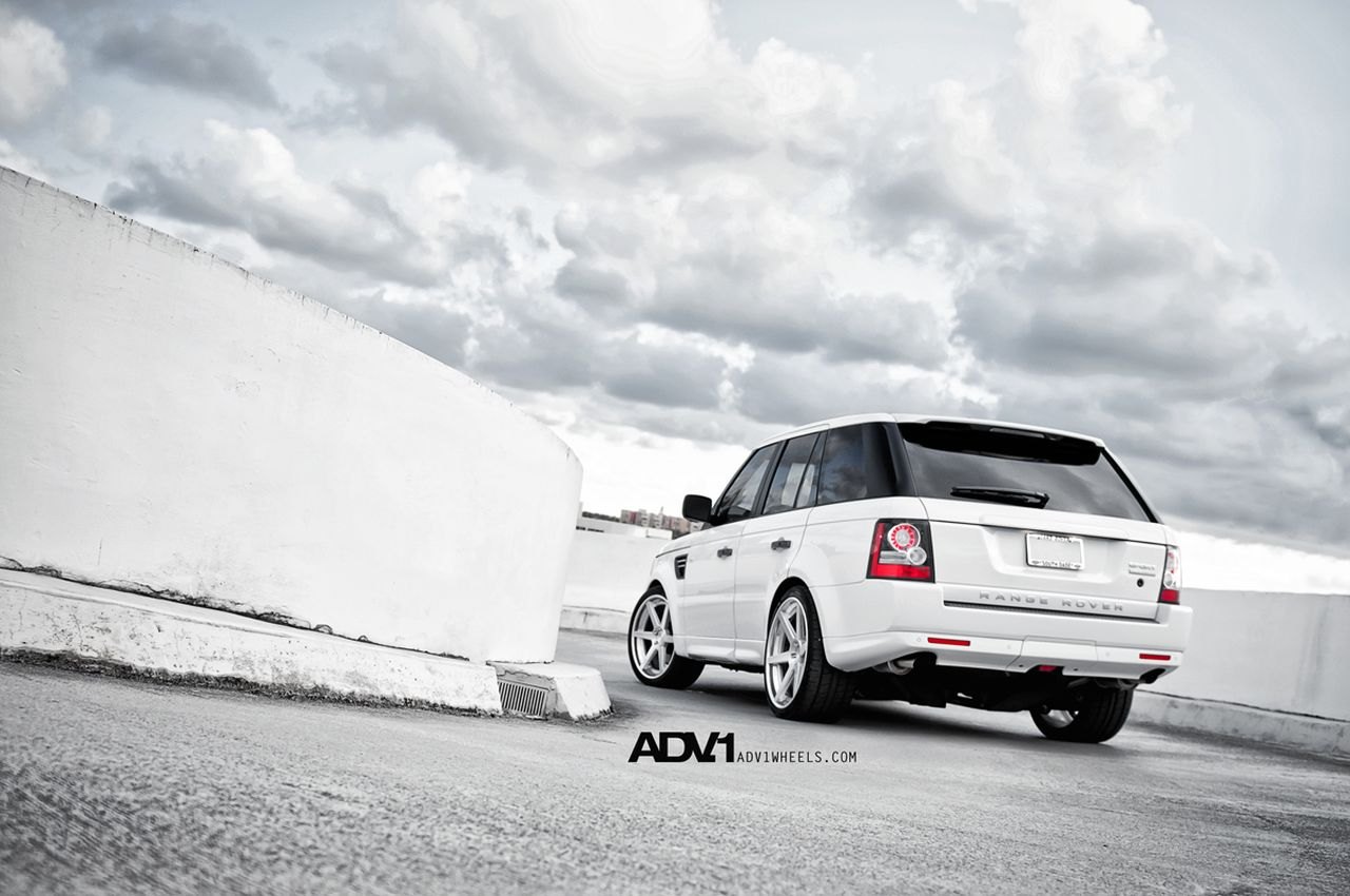 White Range Rover Sport with Roofline Spoiler - Photo by ADV.1