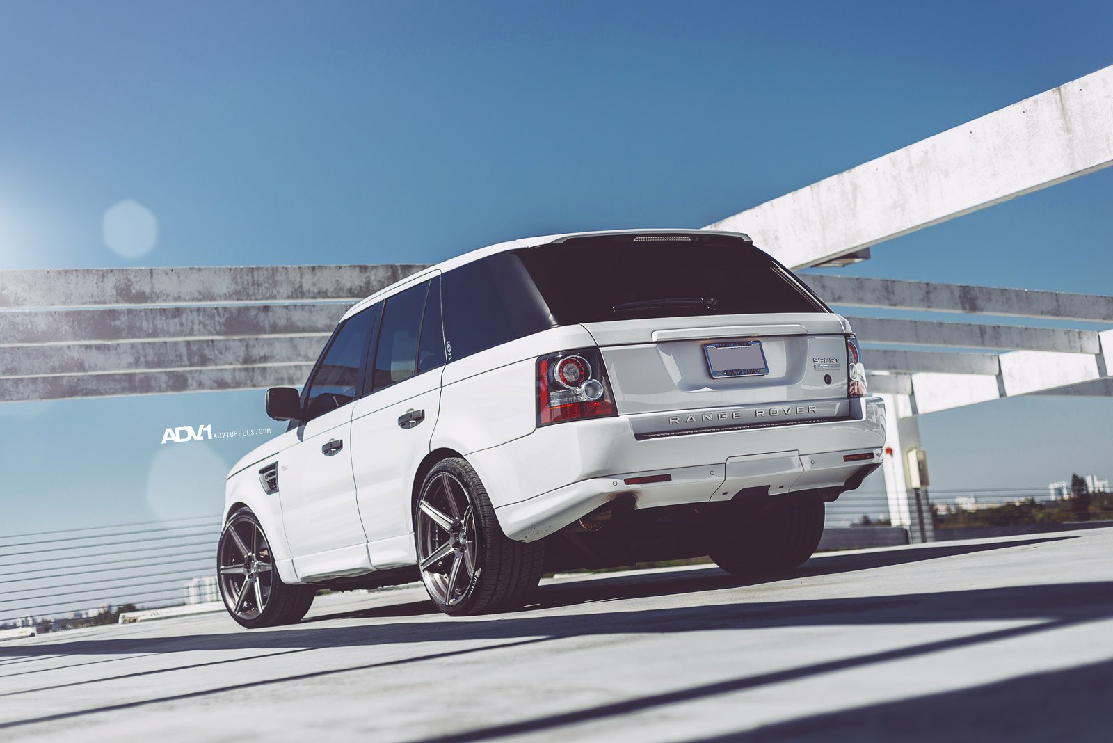 White Range Rover Sport with Gunmetal ADV1 Wheels - Photo by ADV.1