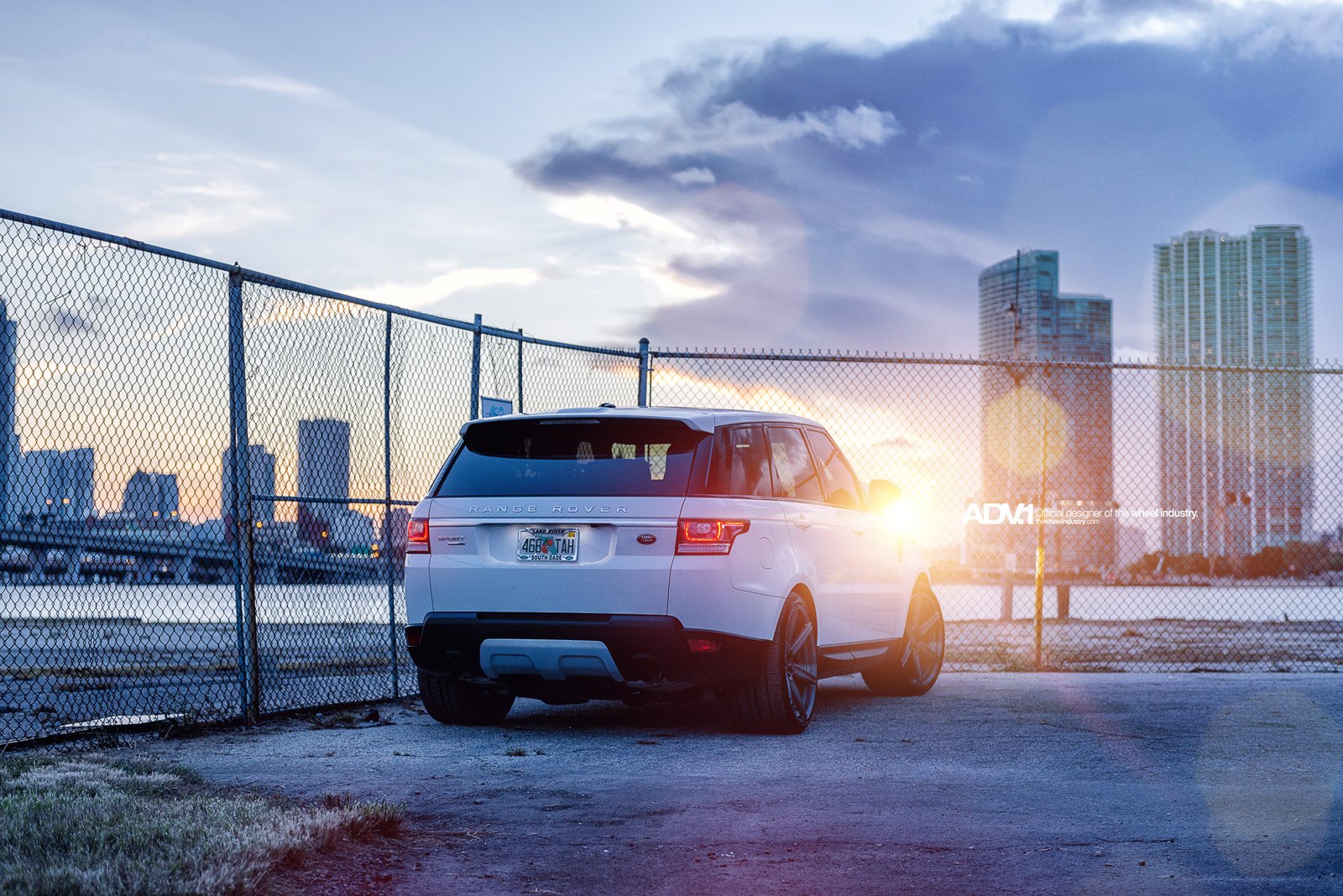 White Range Rover Sport with Custom Roofline Spoiler - Photo by ADV.1