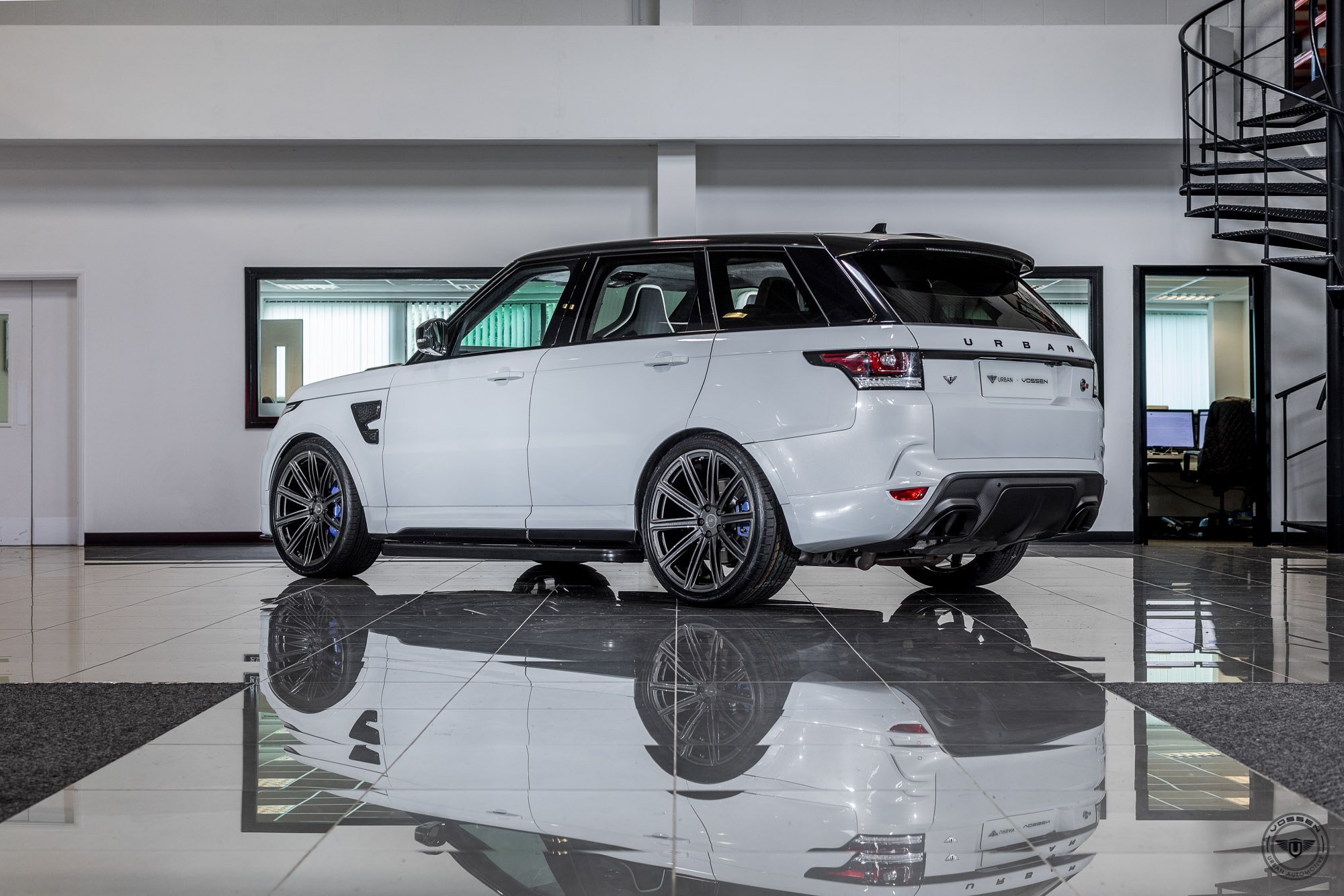 Carbon Fiber Rear Diffuser on White Range Rover Sport - Photo by Vossen