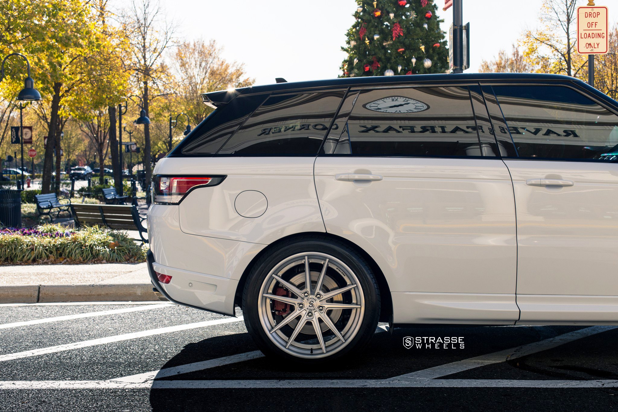 Roofline Spoiler on White Range Rover Sport - Photo by Strasse Forged