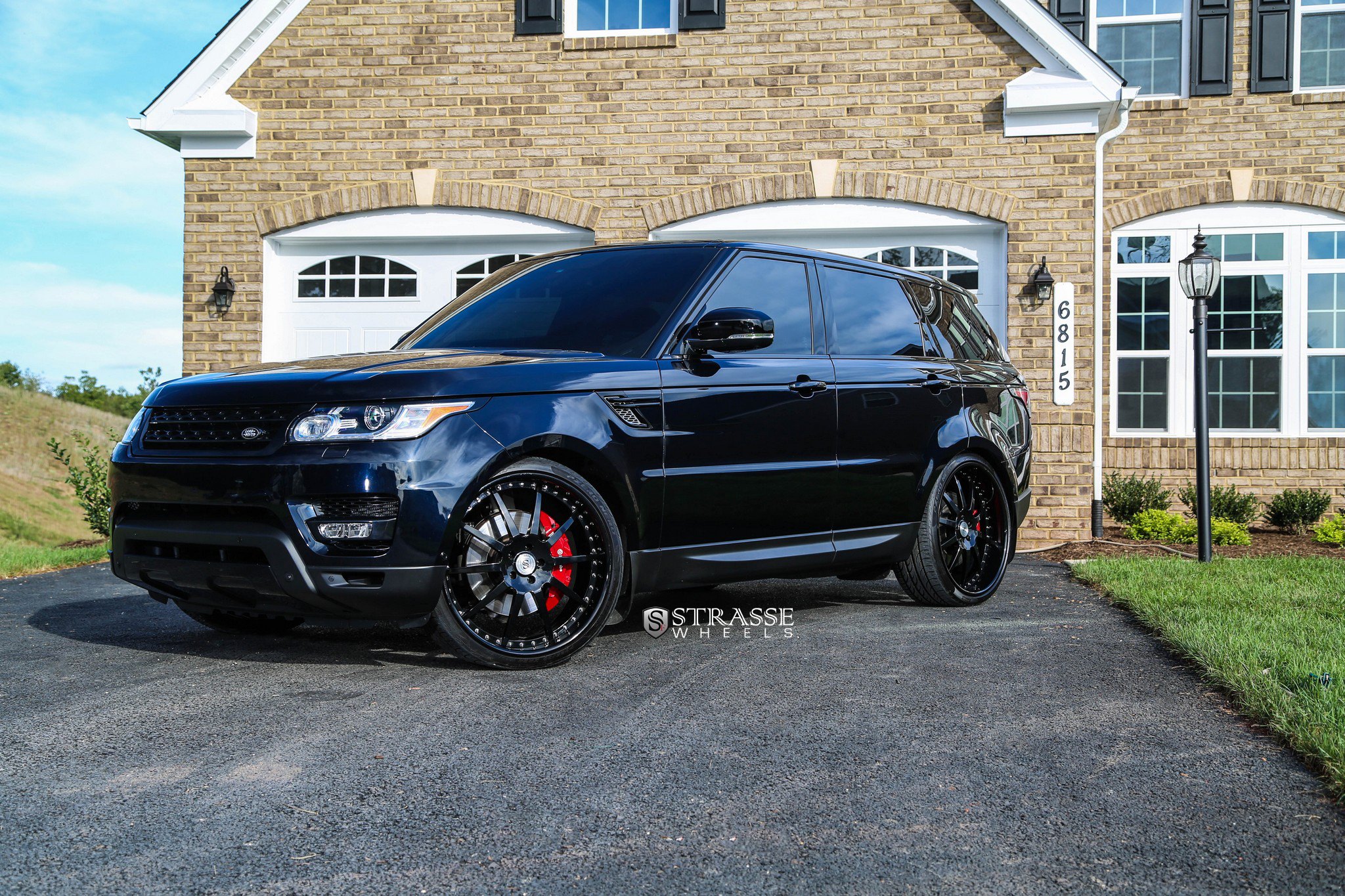 Aftermarket Bumper Guard on Black Range Rover Sport - Photo by Strasse Forged