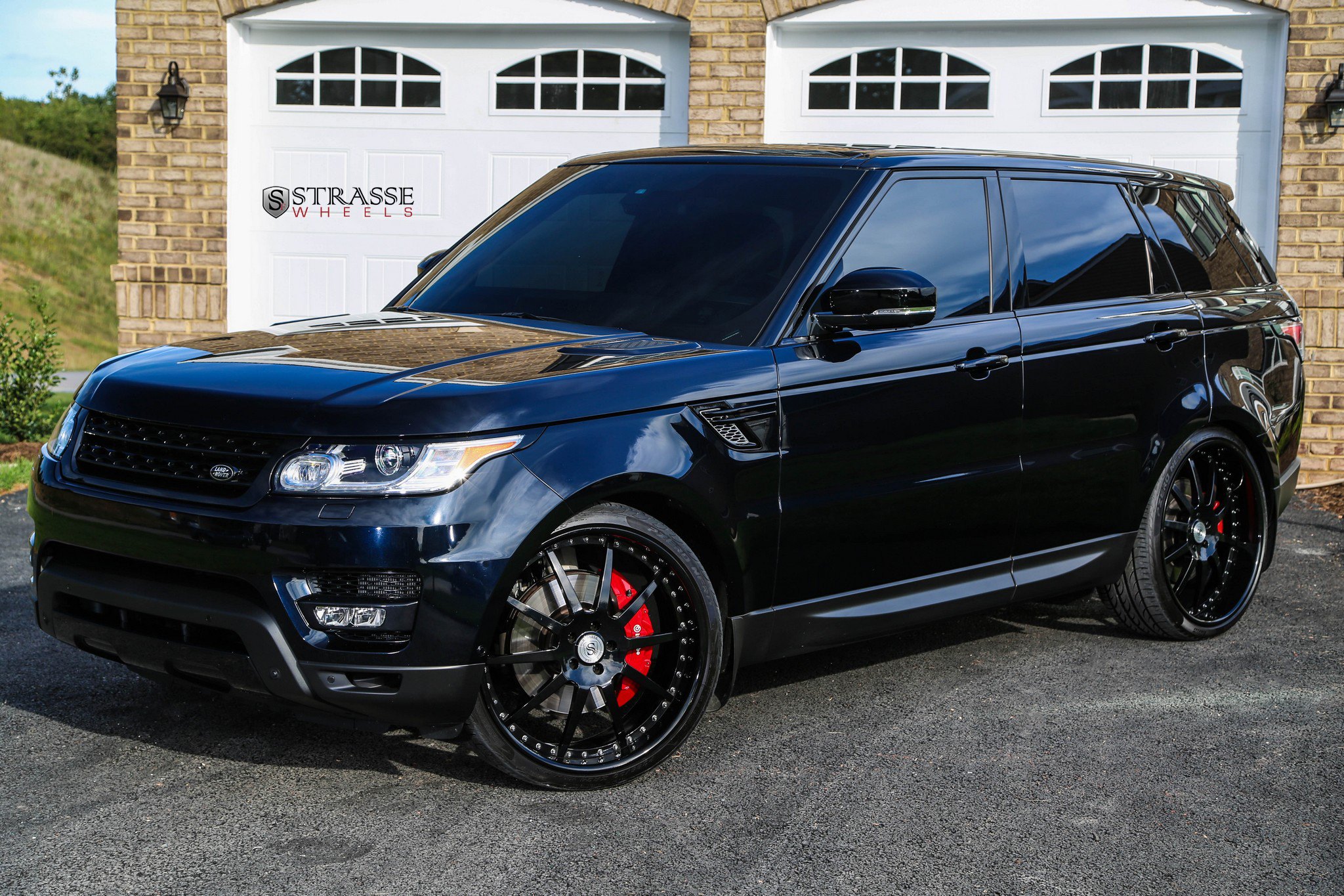 Range Rover Sport with Blacked Out Mesh Grille - Photo by Strasse Forged