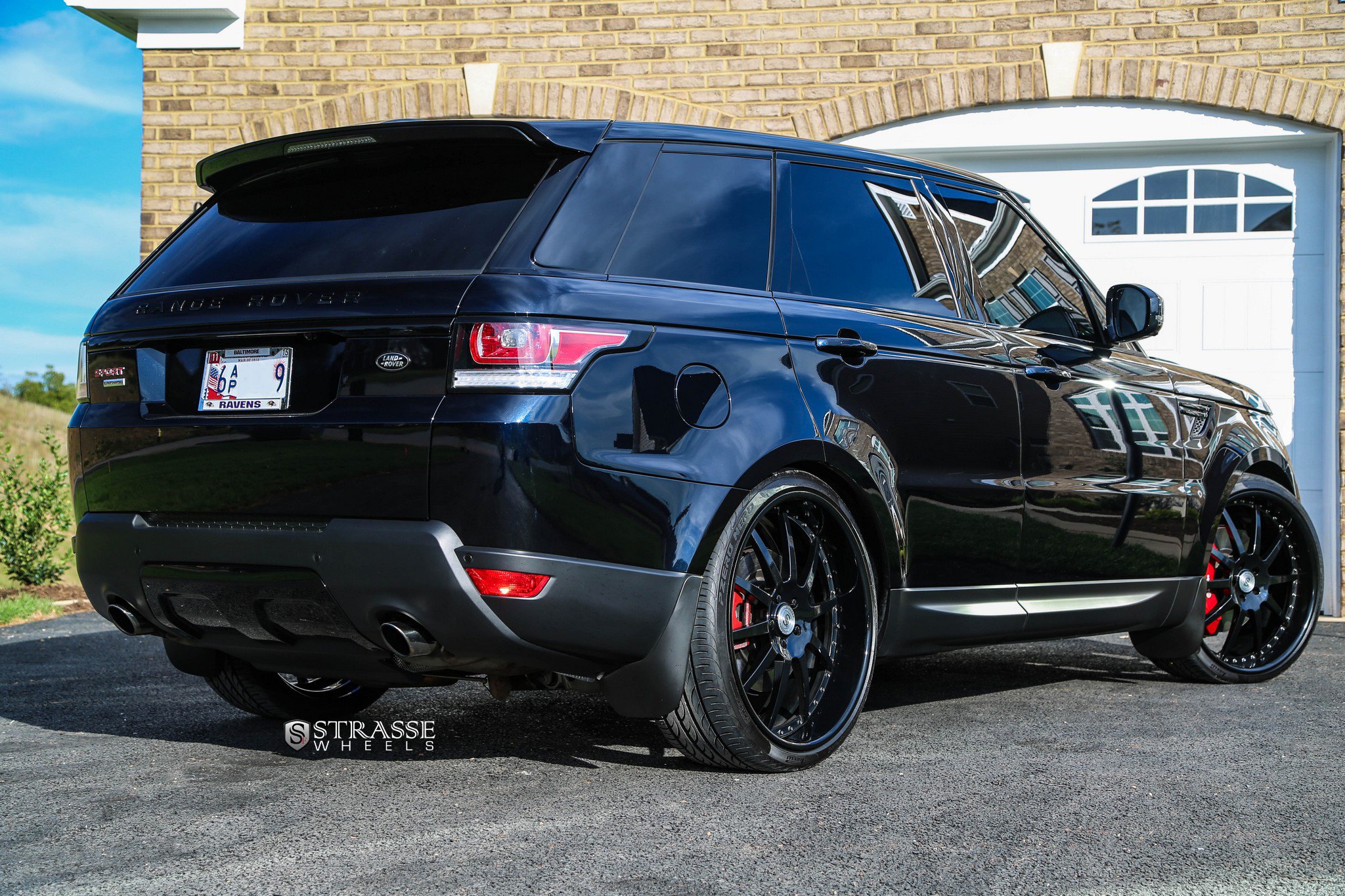 Roofline Spoiler with Light on Black Range Rover Sport - Photo by Strasse Forged