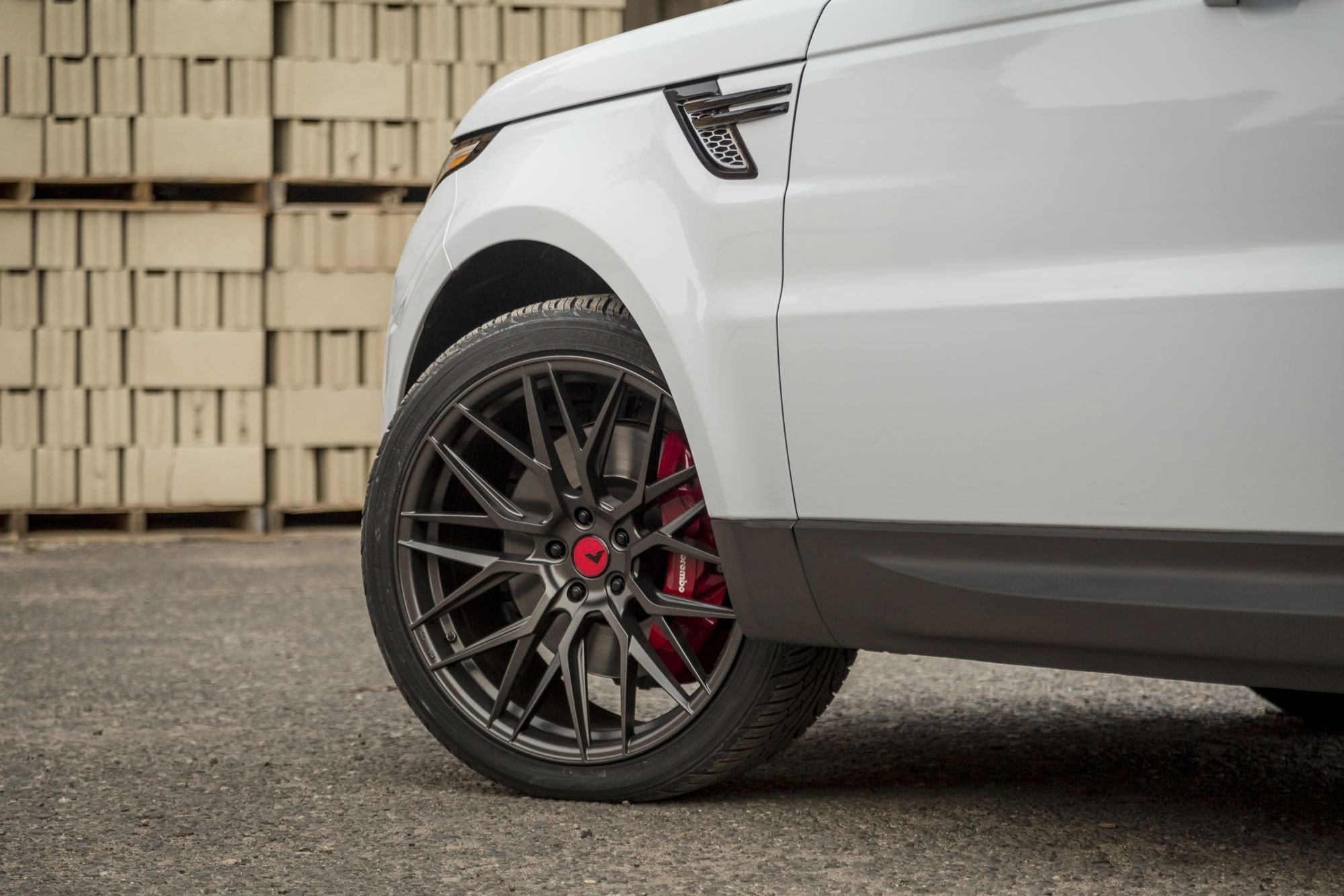 Vorsteiner Rims with Brembo Brakes on White Range Rover Sport - Photo by Vorstiner