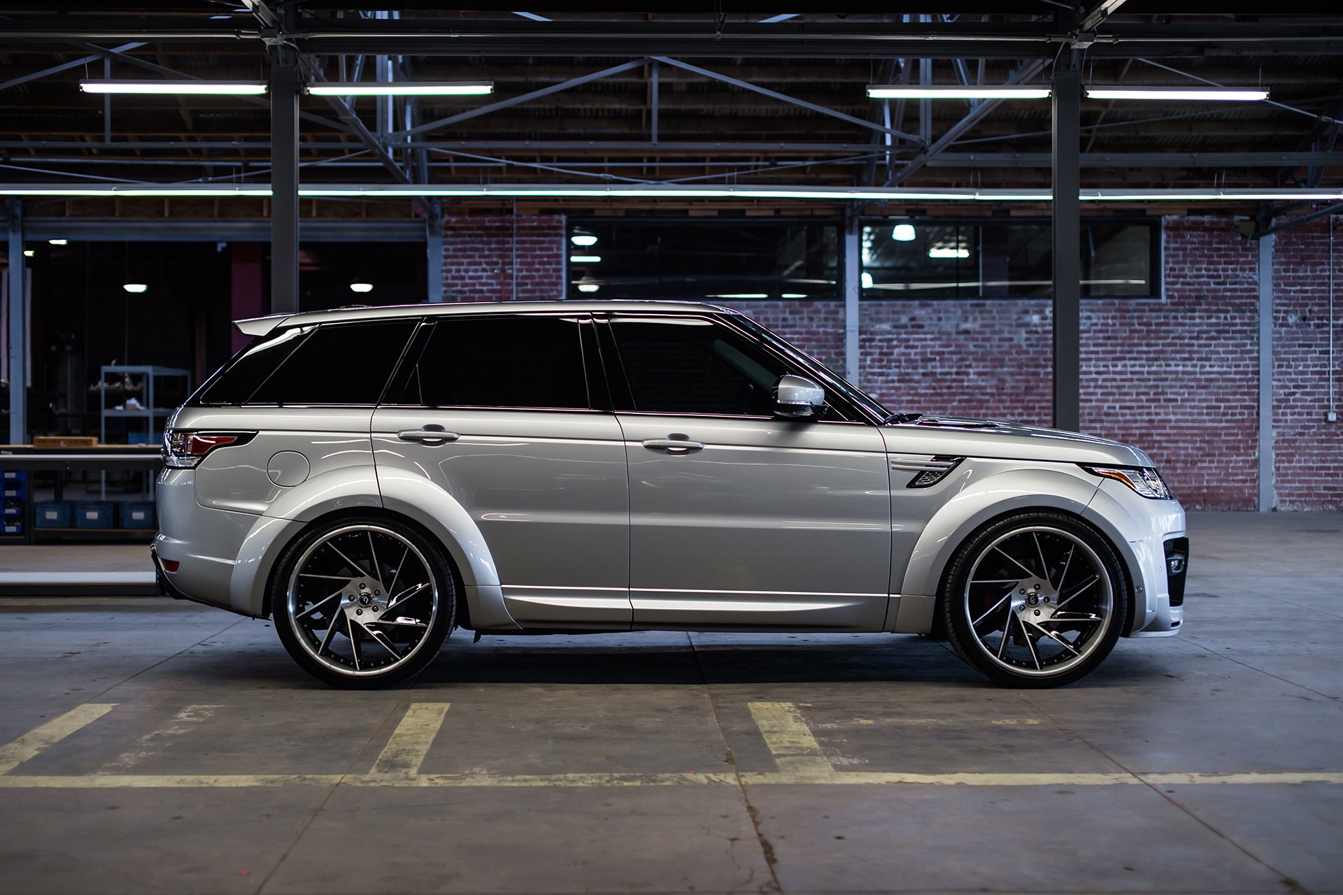 Aftermarket Side Skirts on Gray Range Rover Sport - Photo by Forgiato