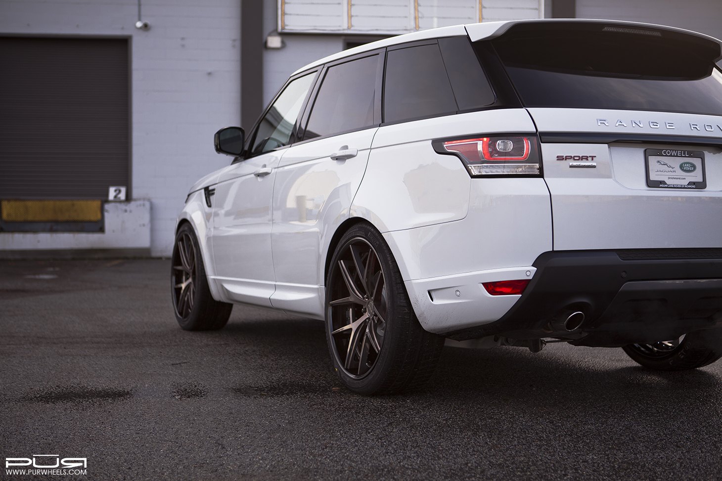 White Range Rover Sport with Aftermarket Rear Diffuser - Photo by PUR Wheels