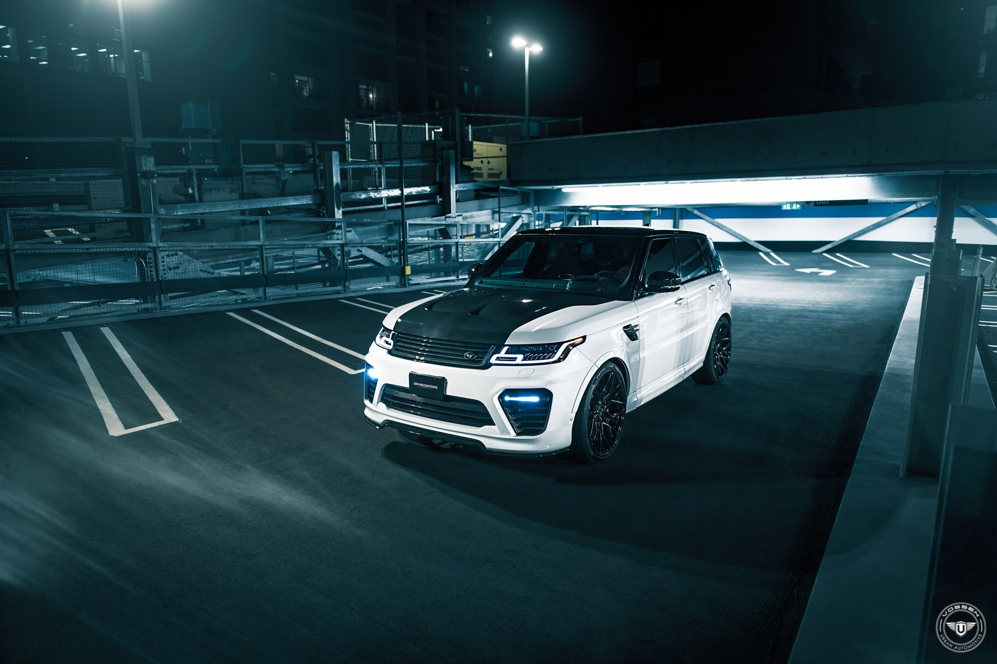 White Range Rover Sport with Carbon Fiber Vented Hood - Photo by Vossen