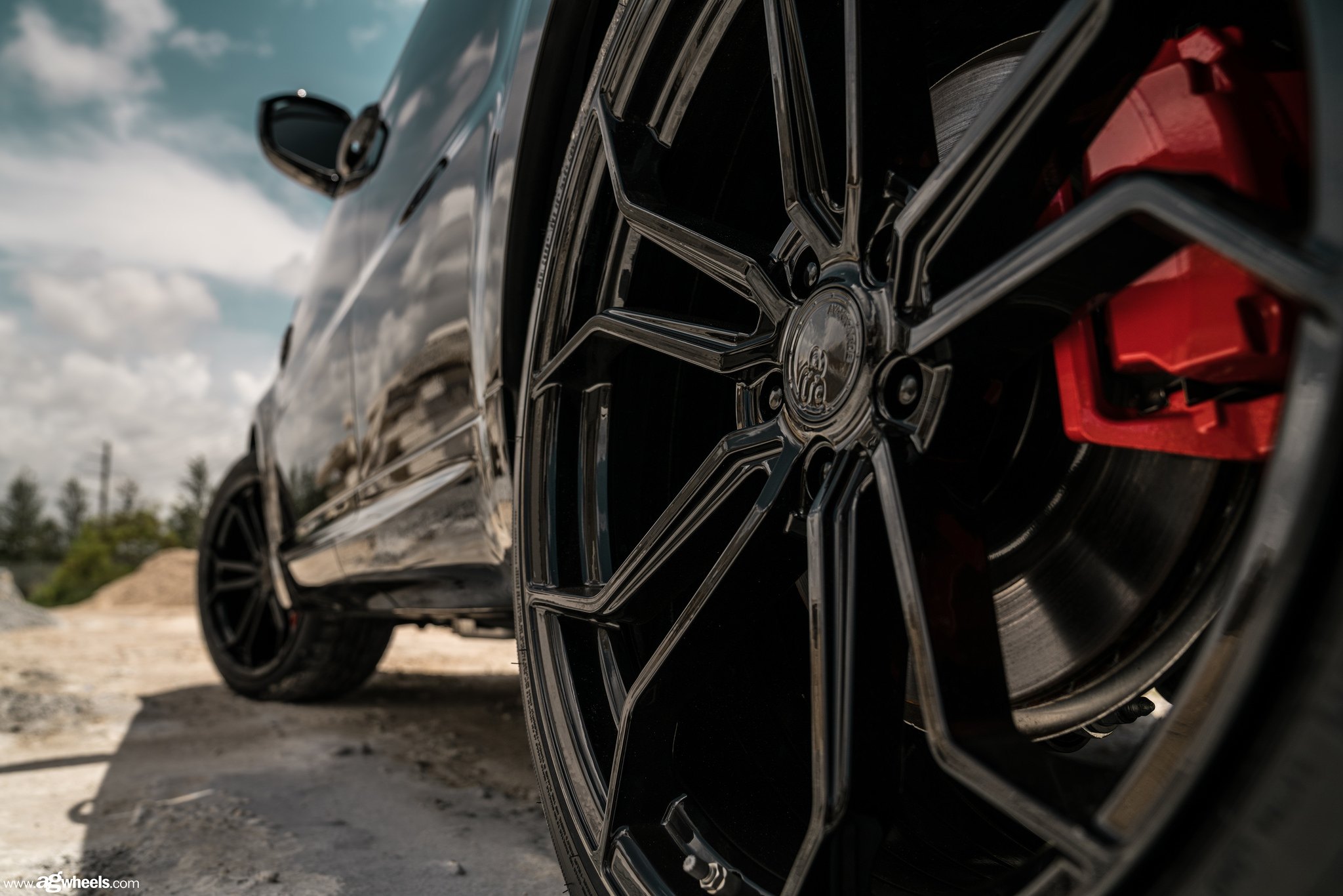 Black Range Rover Sport with Gloss Black Avant Garde Rims - Photo by Avant Garde Wheels