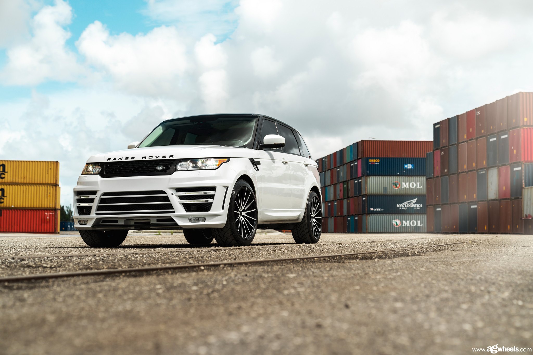 White Range Rover Sport with Blacked Out Grille - Photo by Avant Garde Wheels