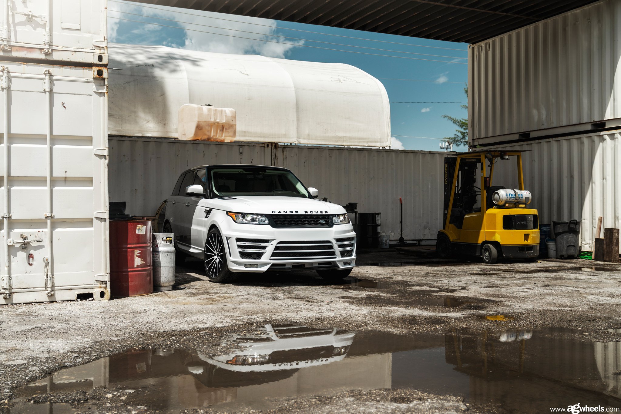 White Range Rover Sport with Aftermarket Headlights - Photo by Avant Garde Wheels
