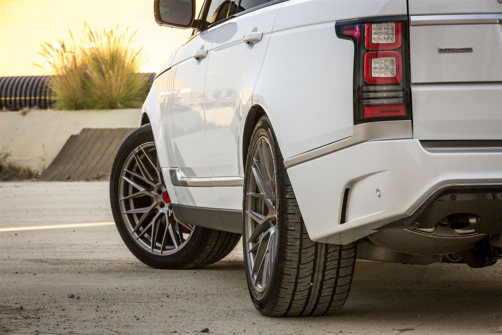 White Range Rover with Custom Rear Bumper - Photo by Vorstiner