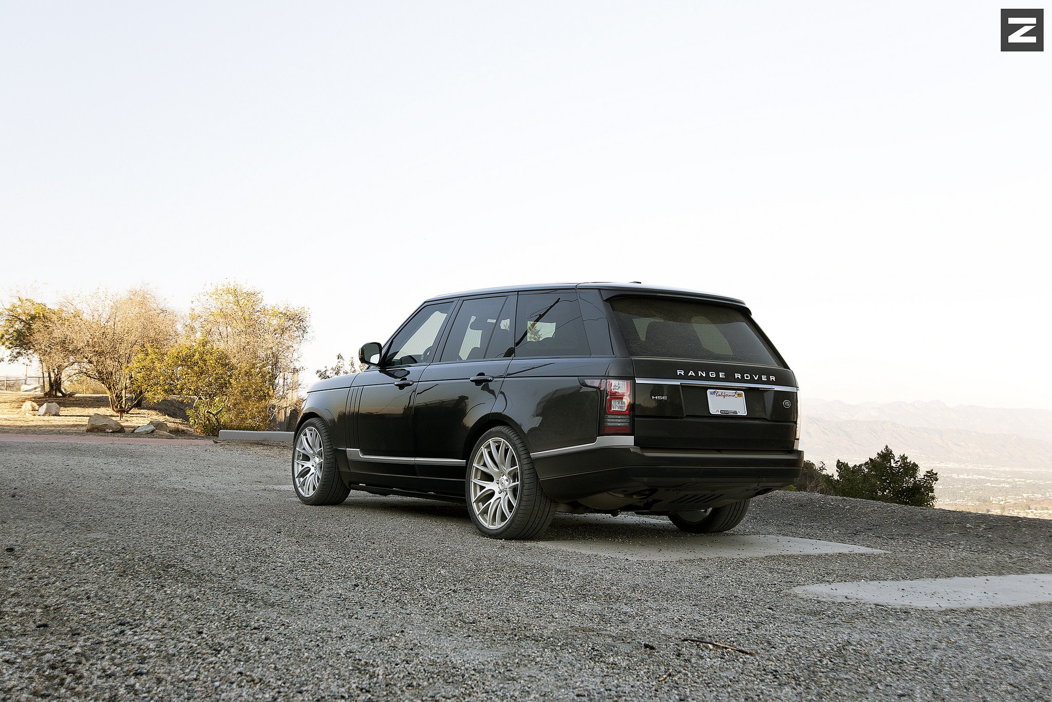 Black Range Rover HSE with Roofline Spoiler - Photo by Zito Wheels