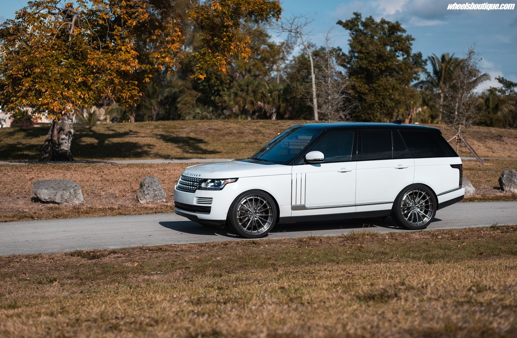 Aftermarket Side Skirts on White Range Rover - Photo by Anrky Wheels