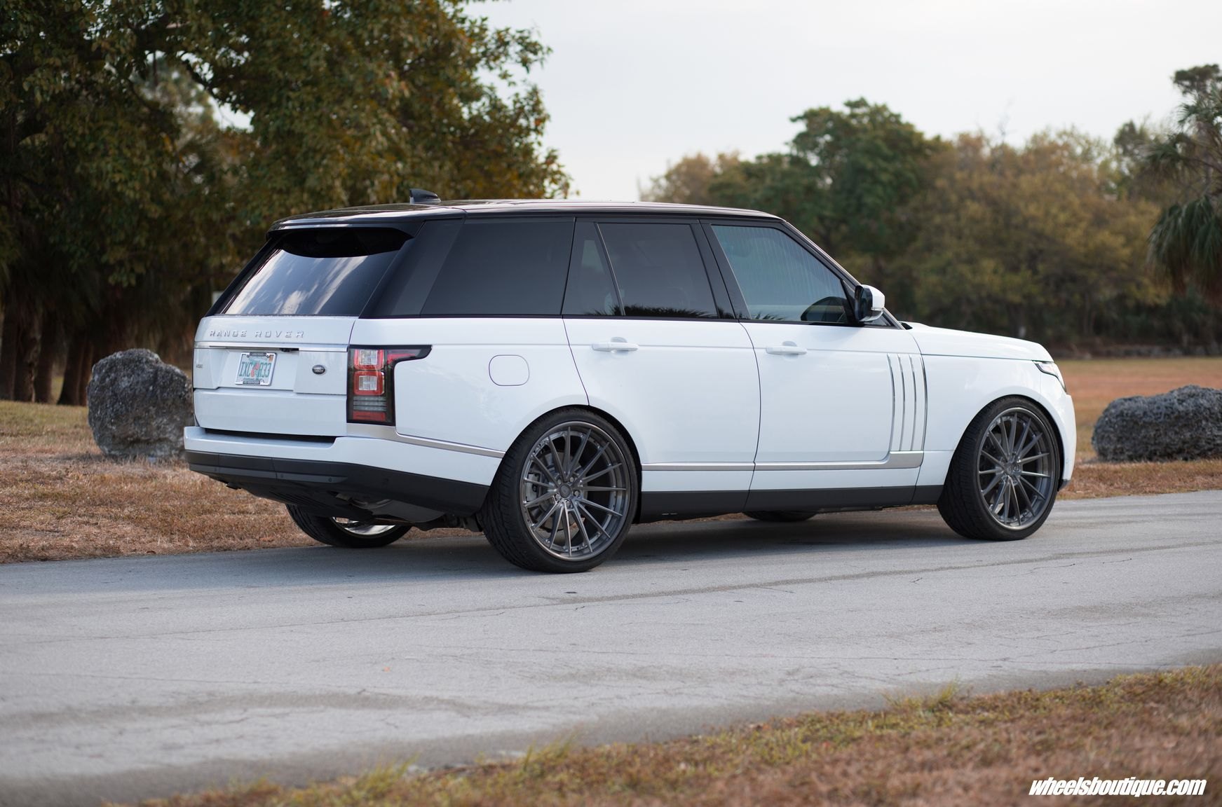 Custom Red LED Taillights on White Range Rover - Photo by Anrky Wheels