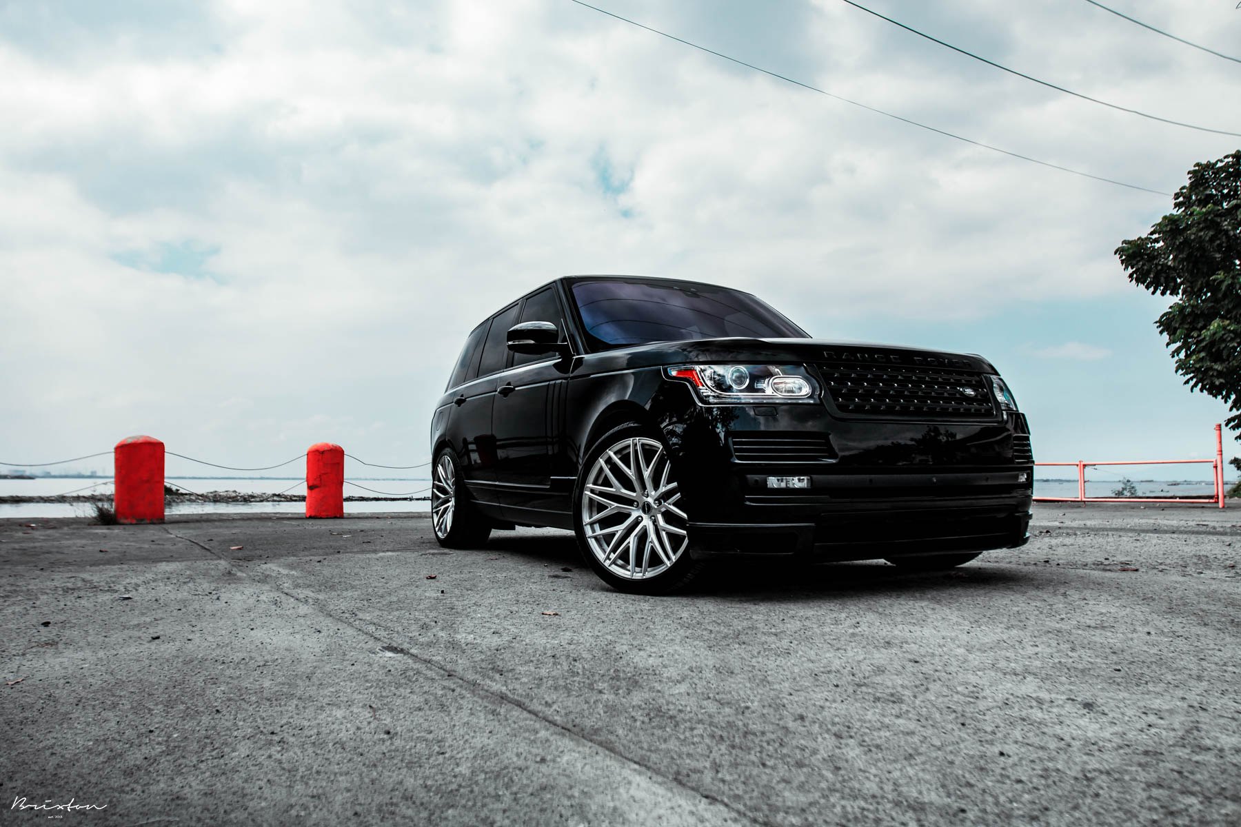 Black Range Rover with Custom Mesh Grille - Photo by Brixton Forged Wheels