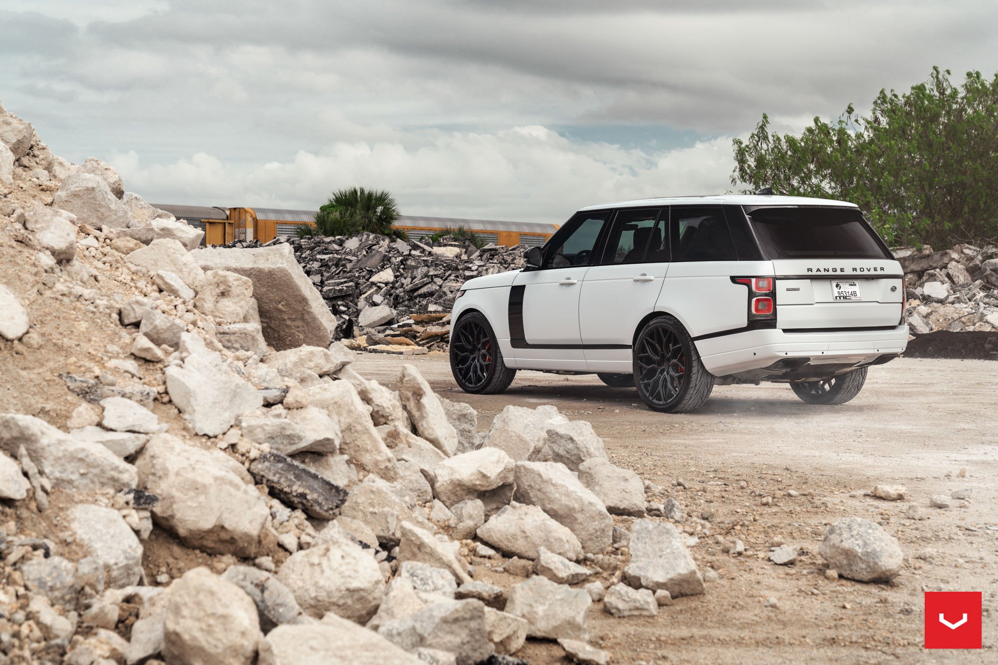 Custom Roofline Spoiler on White Range Rover - Photo by Vossen Wheels