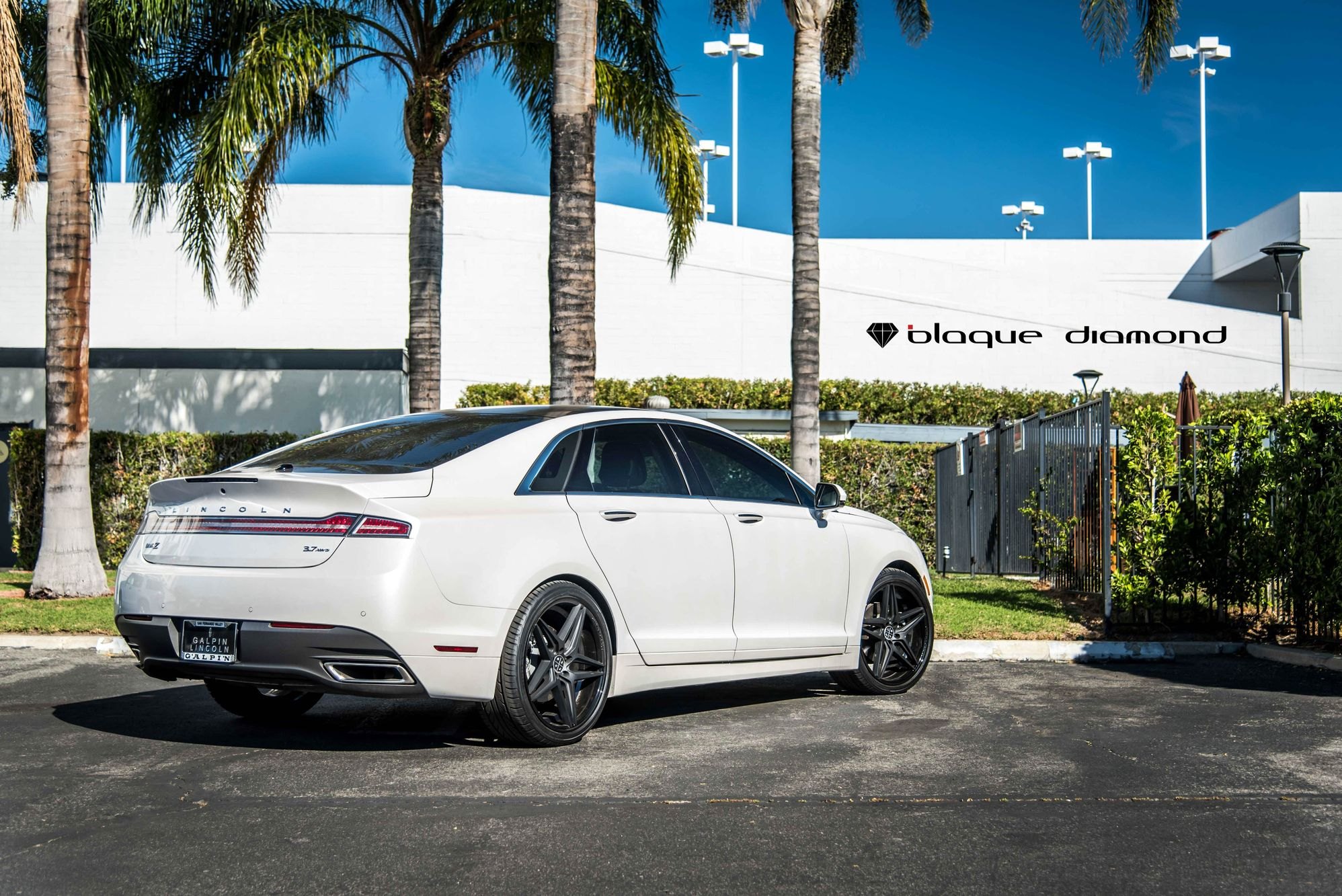 Aftermarket Rear Diffuser on White Lincoln MKZ - Photo by Blaque Diamond