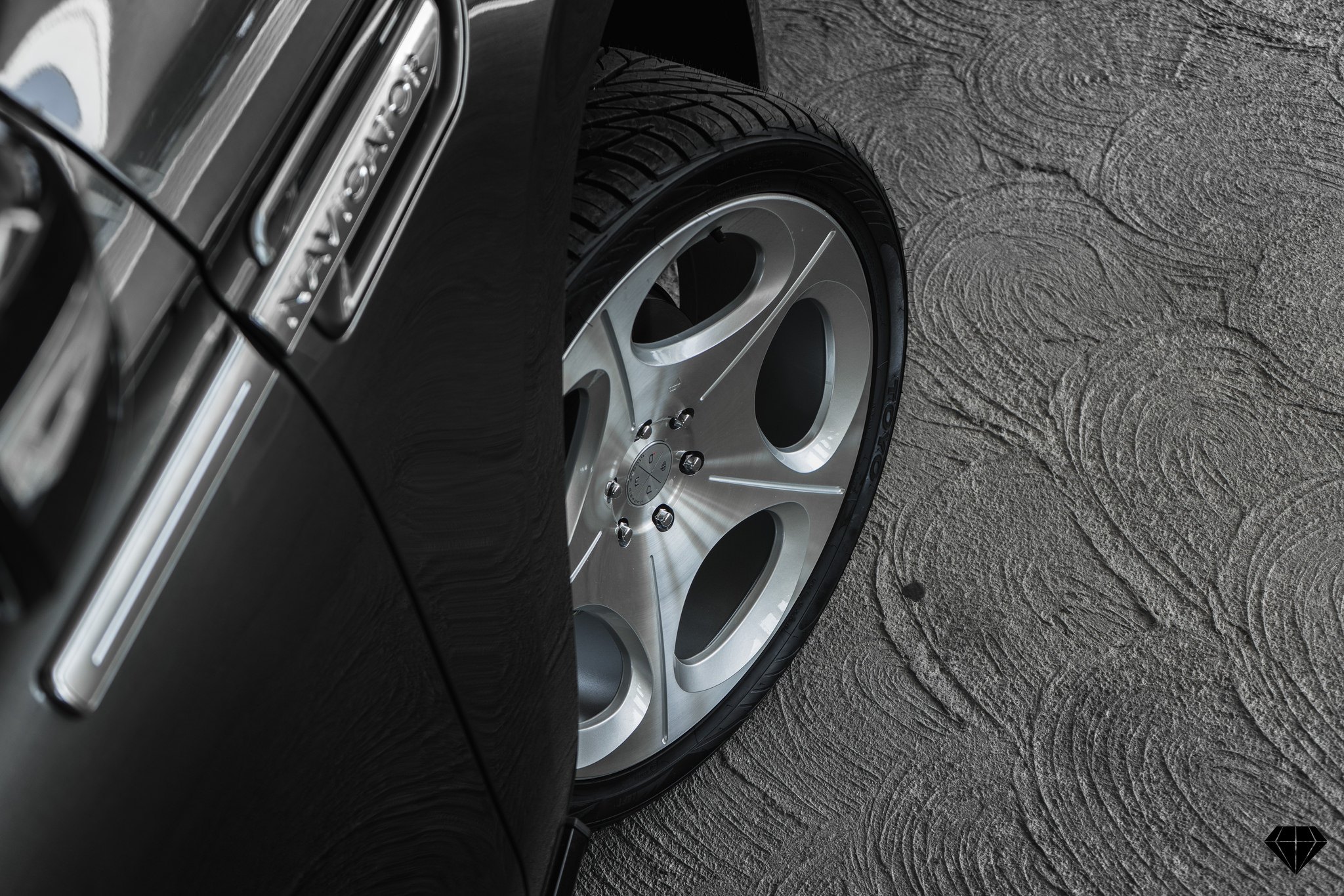 Gray Lincoln Navigator with 24 Inch Blaque Diamond Rims - Photo by Blaque Diamond Wheels