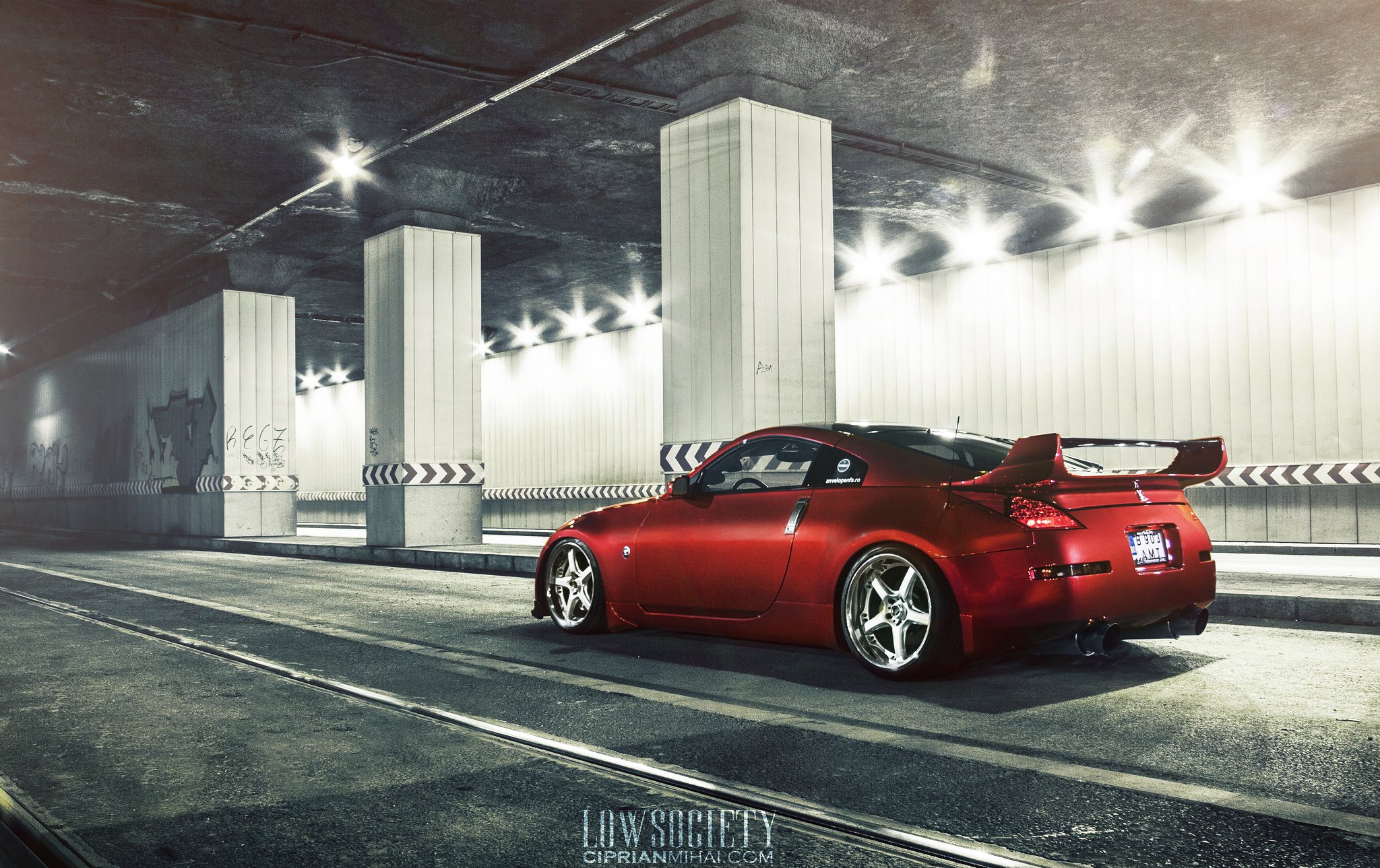 Red Nissan 350Z with Custom Chrome Wheels - Photo by Ciprian Mihai