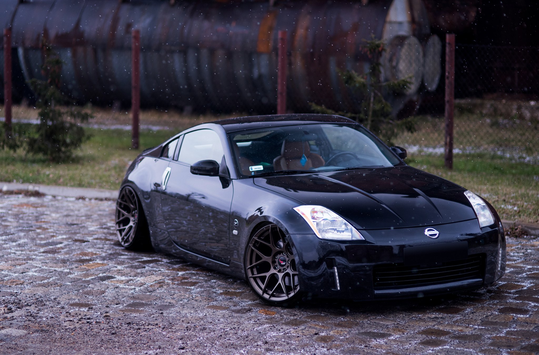 Black Nissan 350Z with Crystal Clear Headlights - Photo by JR Wheels